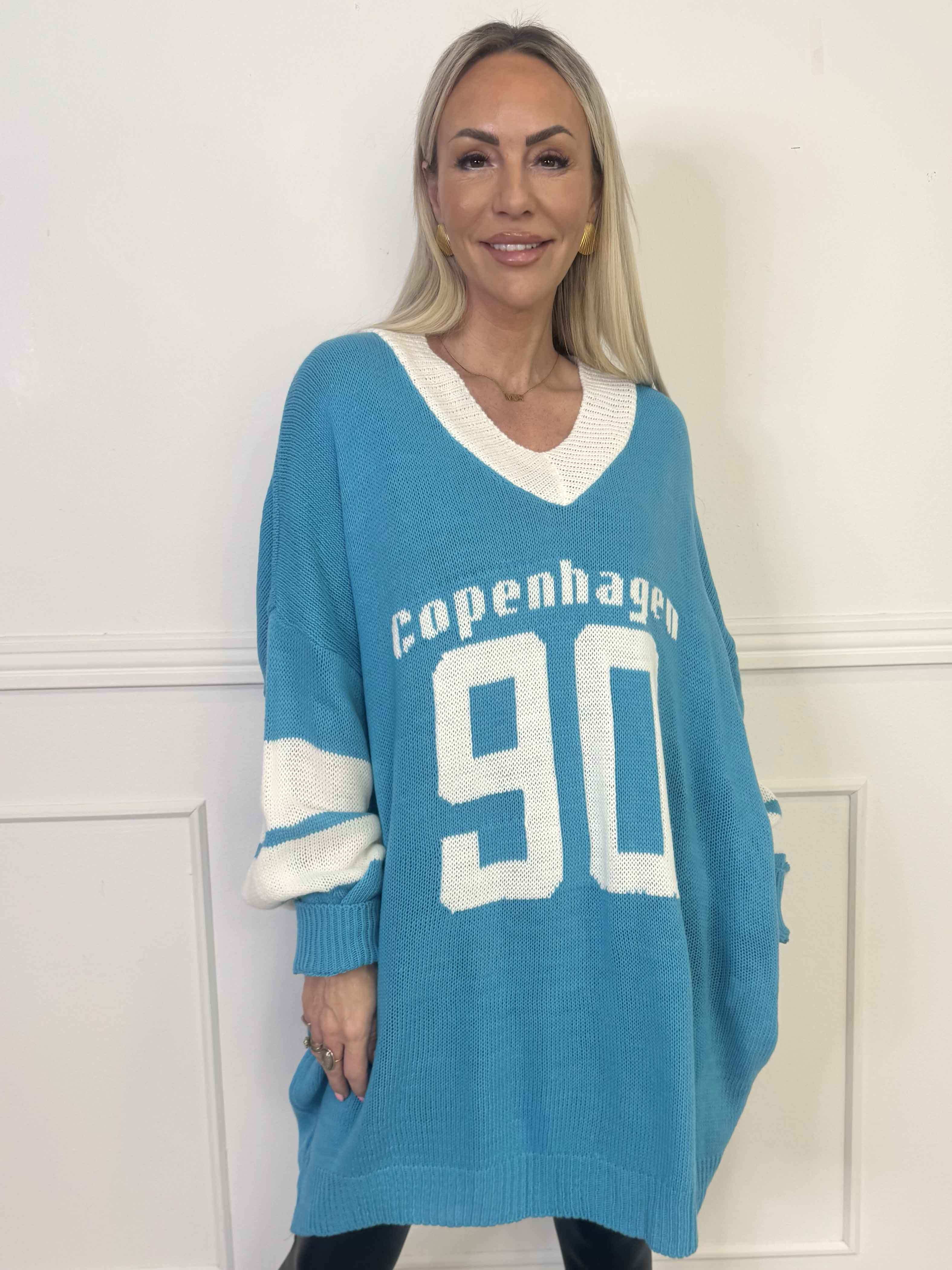 Tiane - Sporty strikkjole med motiv foran