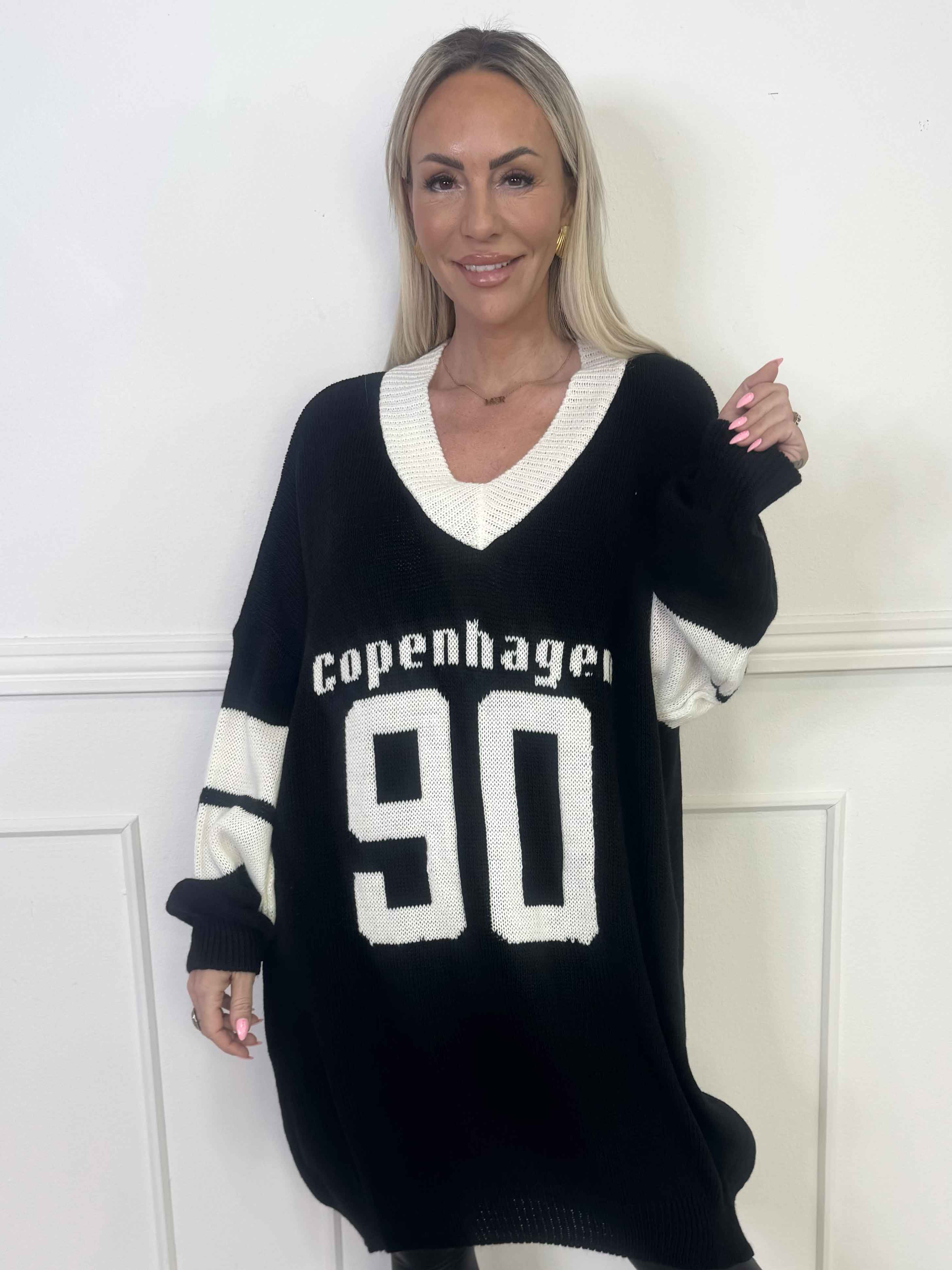 Tiane - Sporty strikkjole med motiv foran