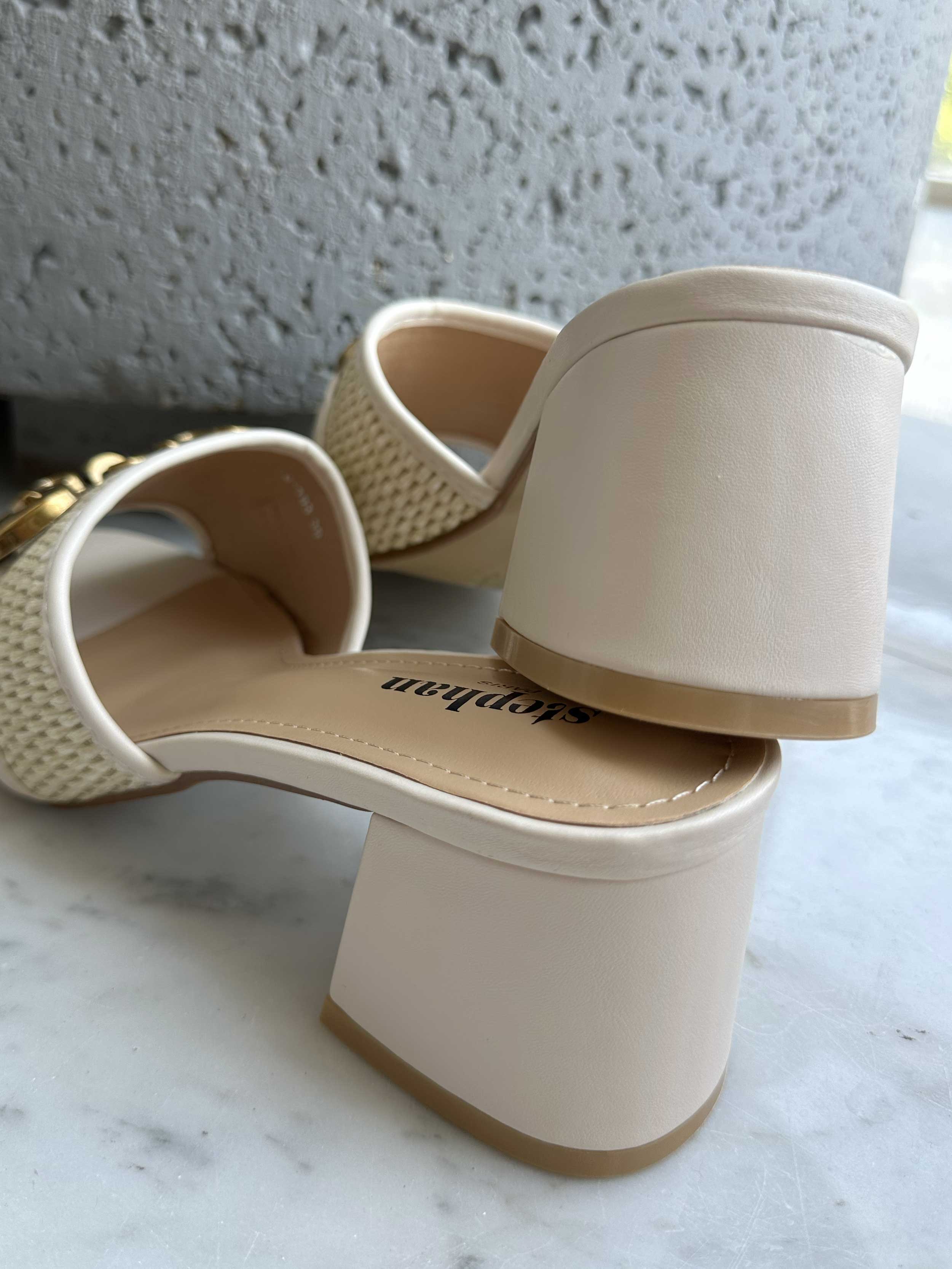 Lida - Söta sandaler med spänne och liten klack