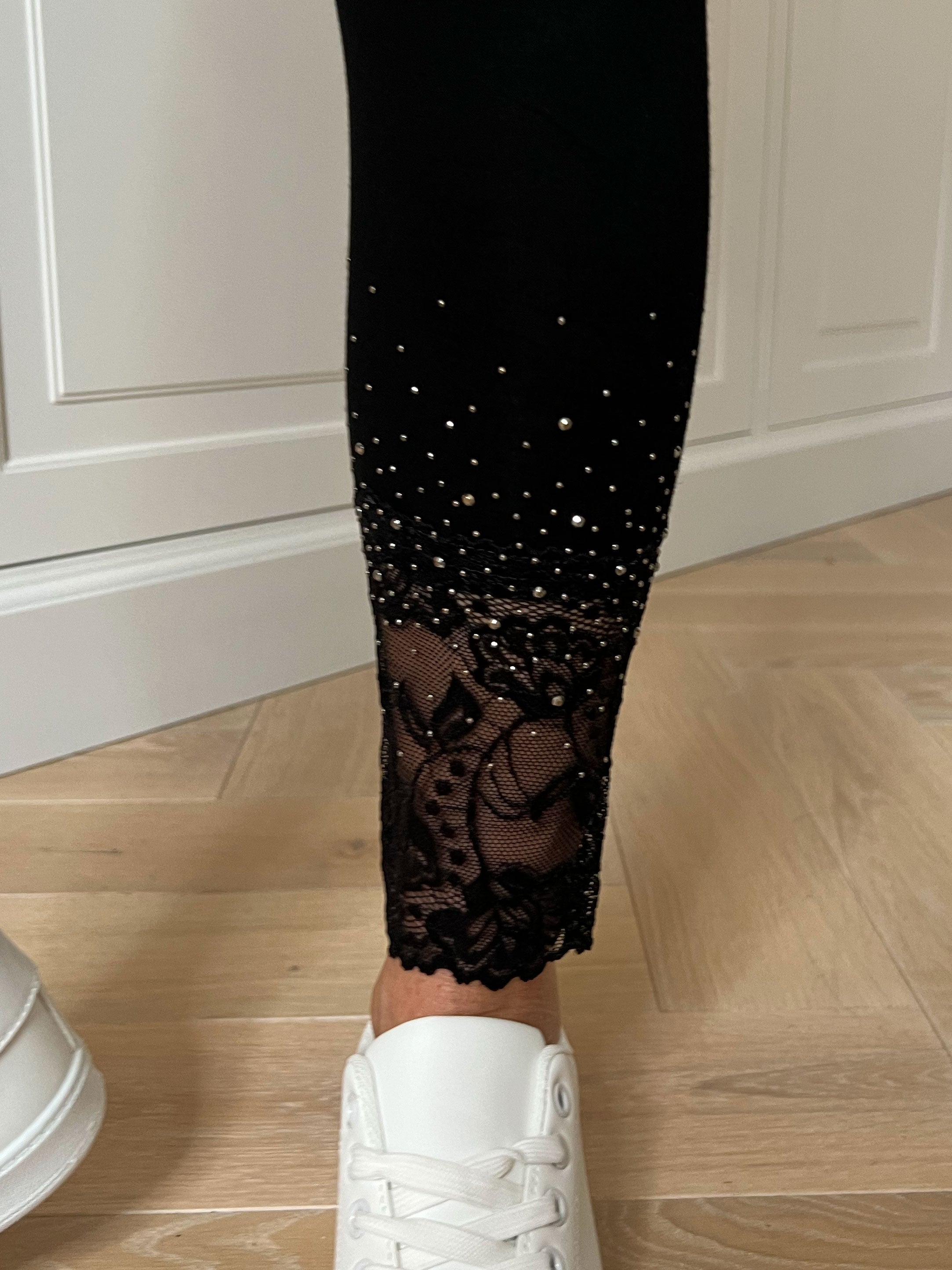 Kia - Bløde leggings i viskose med blondekant og similisten