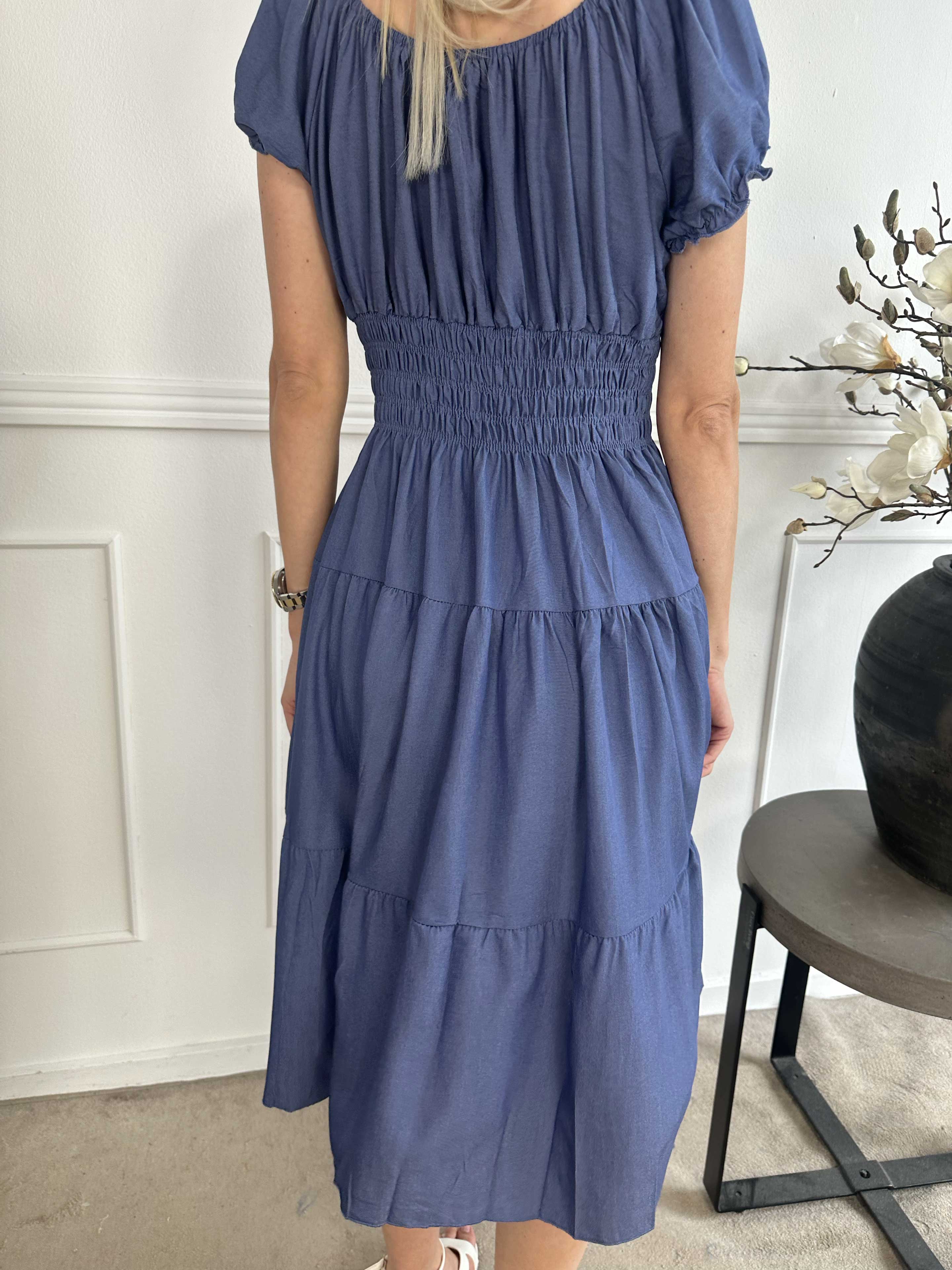 Alexina Short - Kort klänning i denimlook med resår i midjan