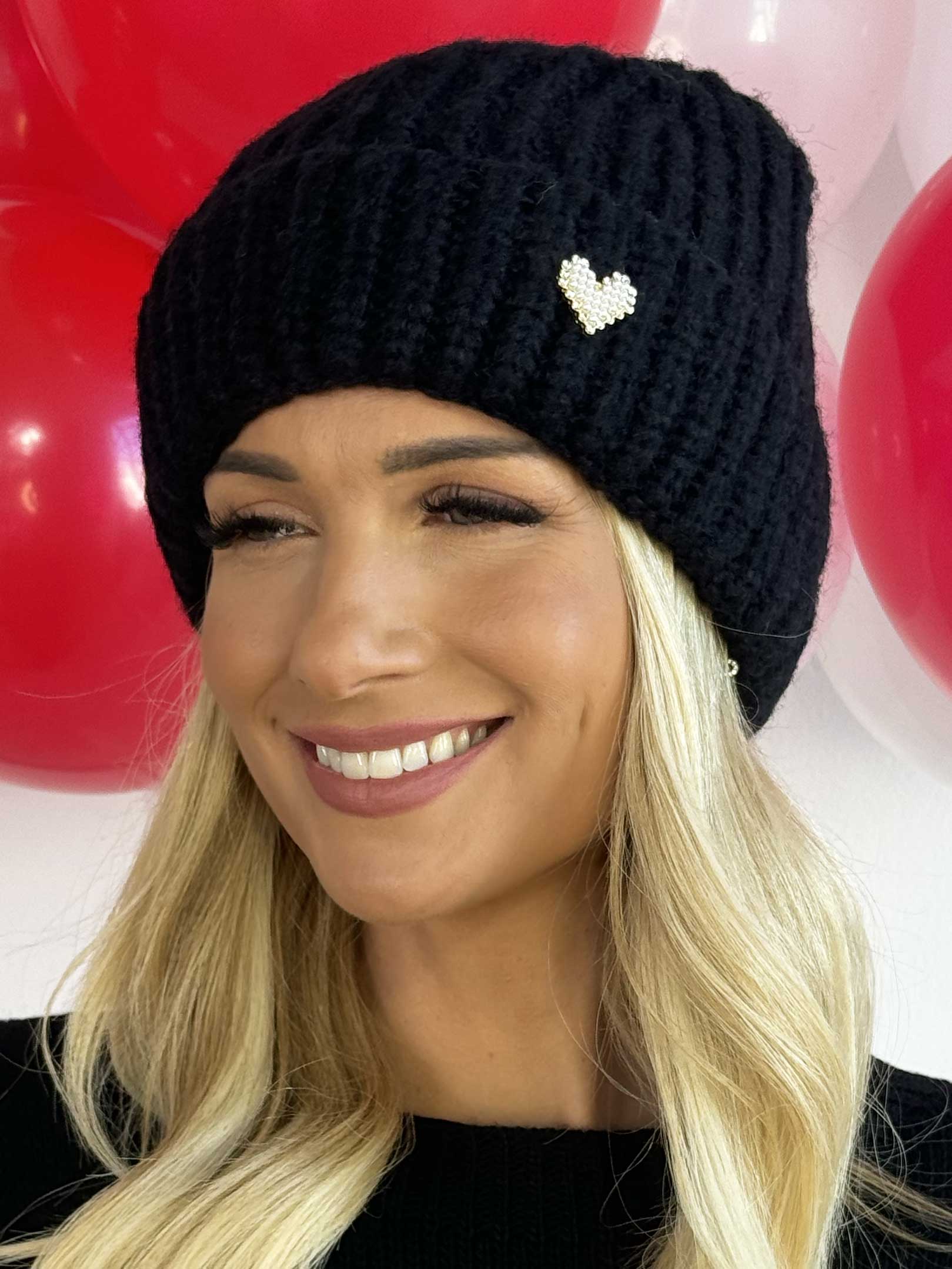 Eliana - Mjuk mössa med foder och hjärtsmycke