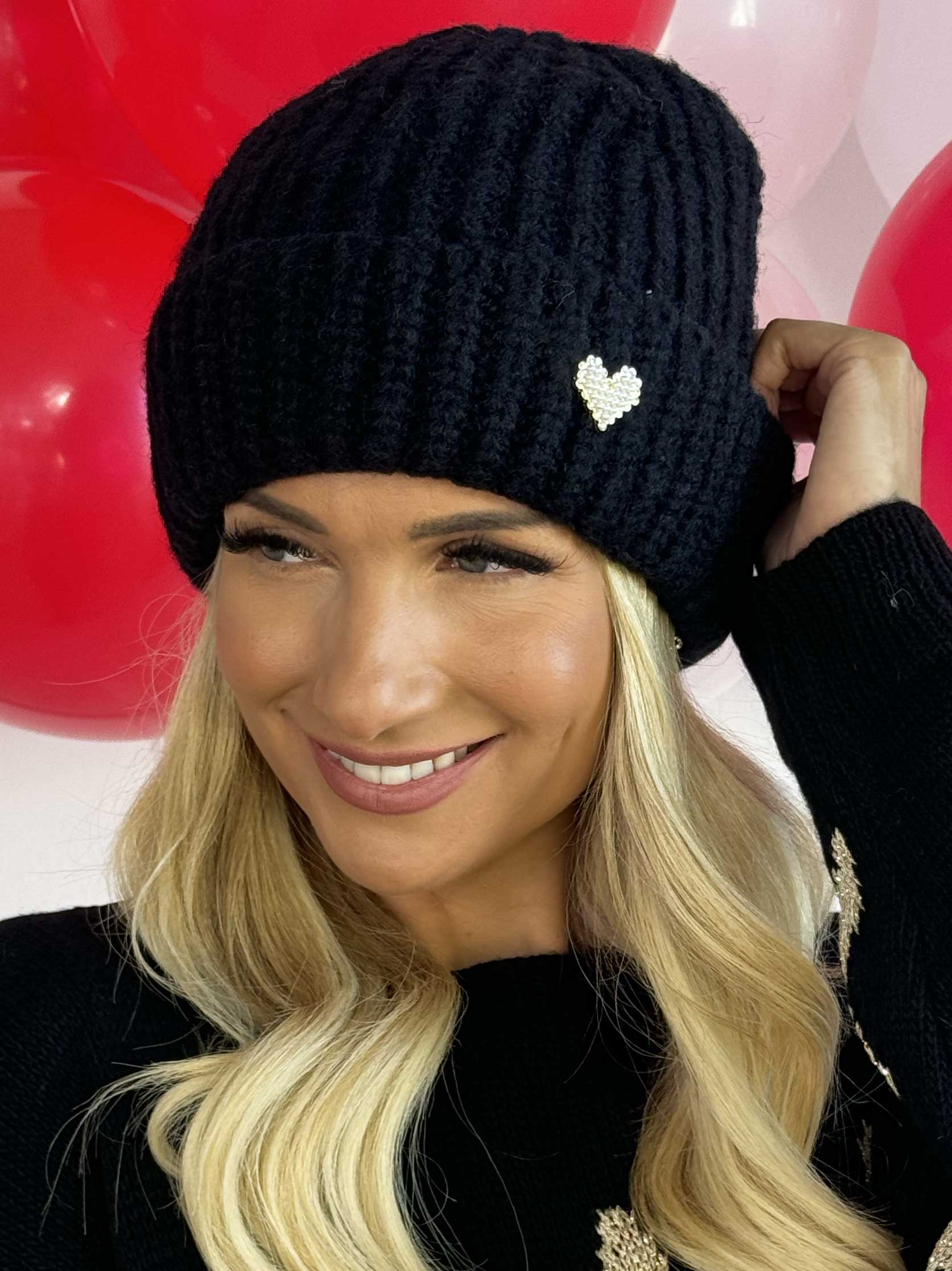 Eliana - Mjuk mössa med foder och hjärtsmycke