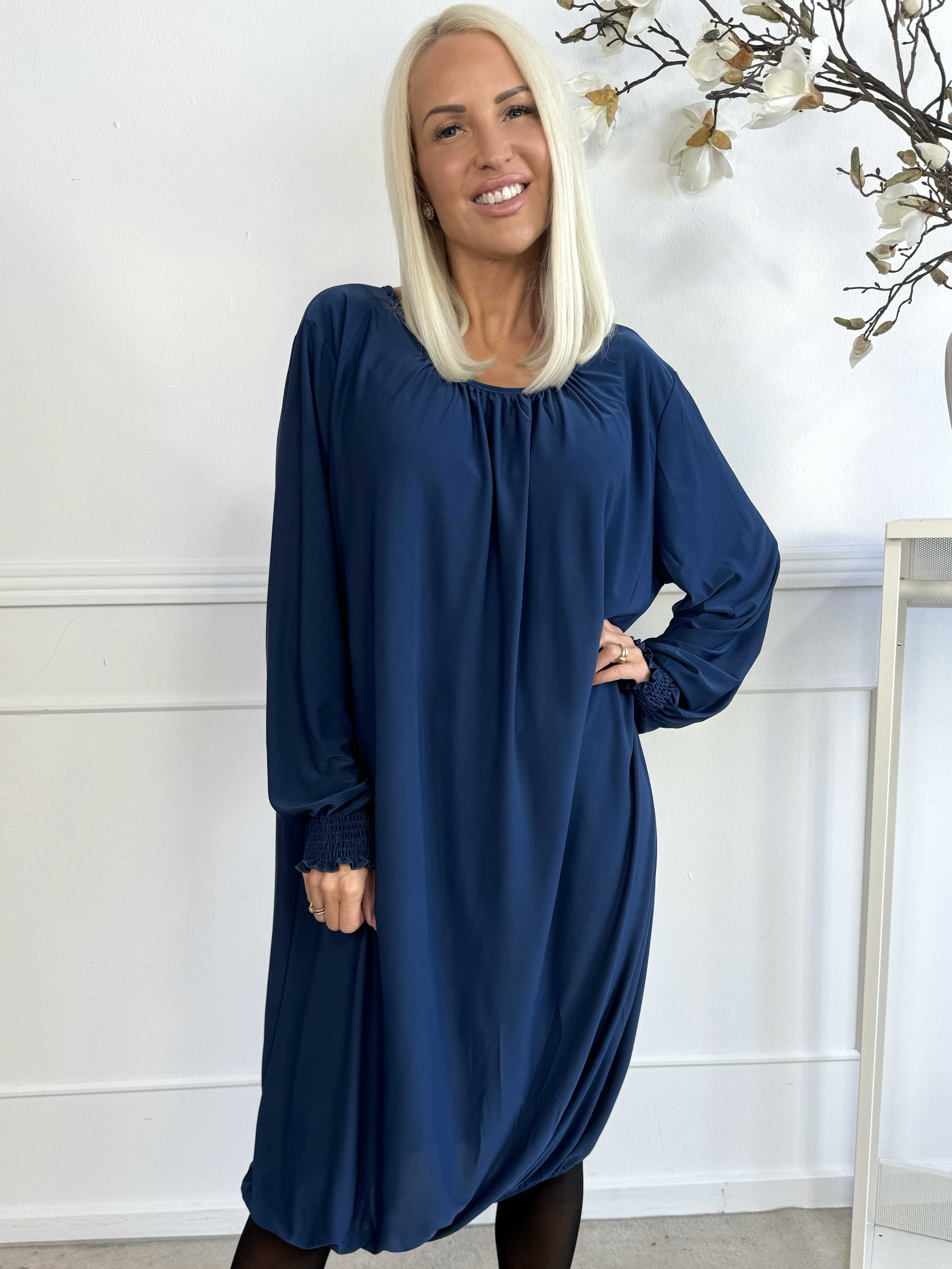Miracle Plain Dress L/S - Elastisk klänning med långa ärmar