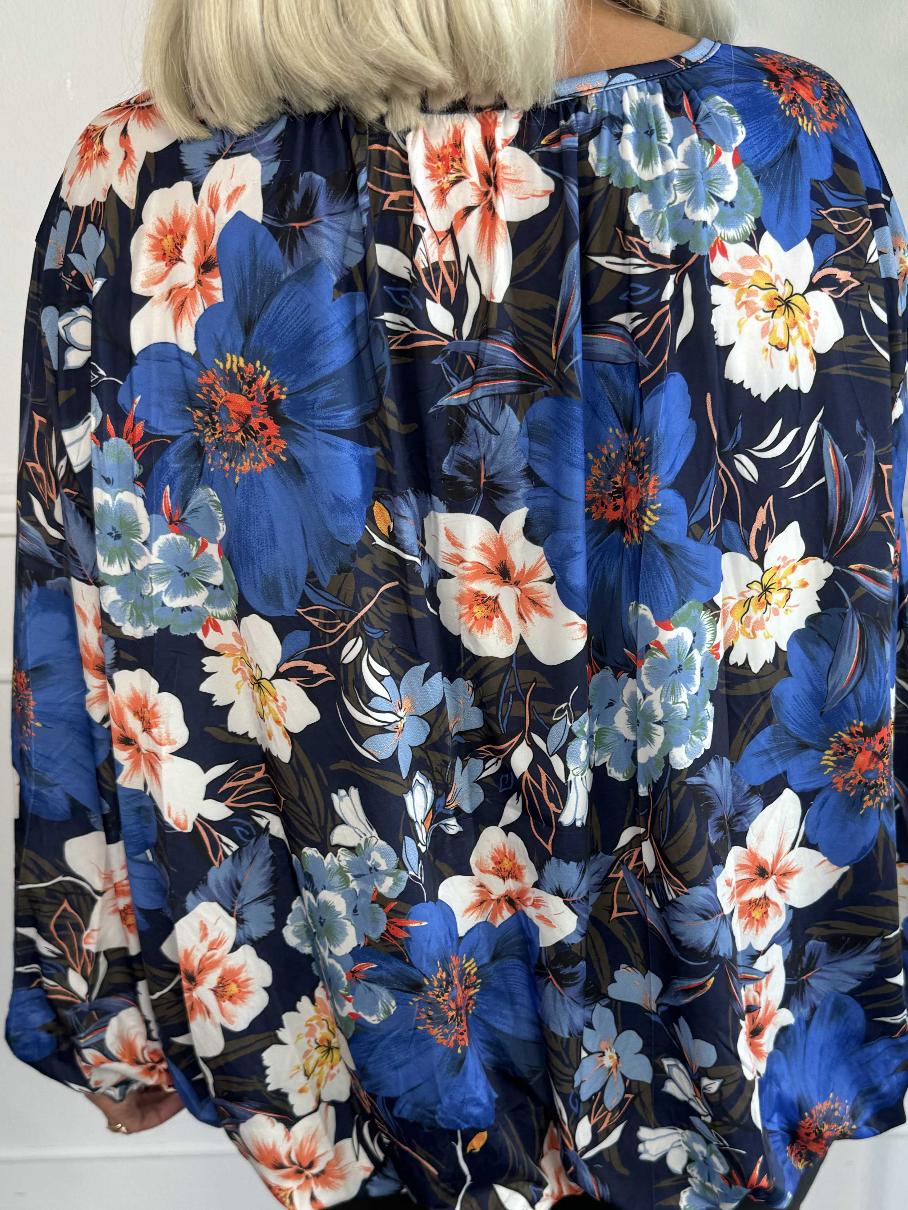 Miracle Floral L/S - Elastisk blommig blus med långa ärmar