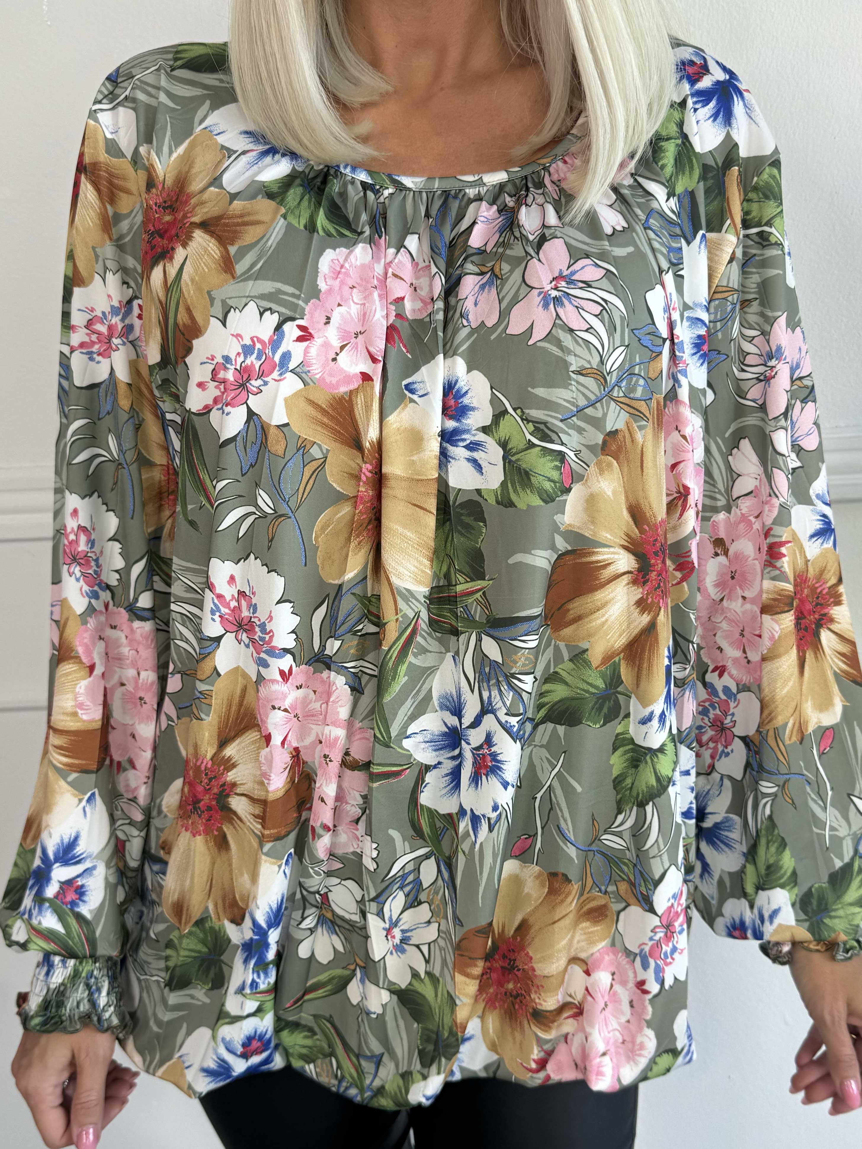 Miracle Floral L/S - Elastisk blommig blus med långa ärmar