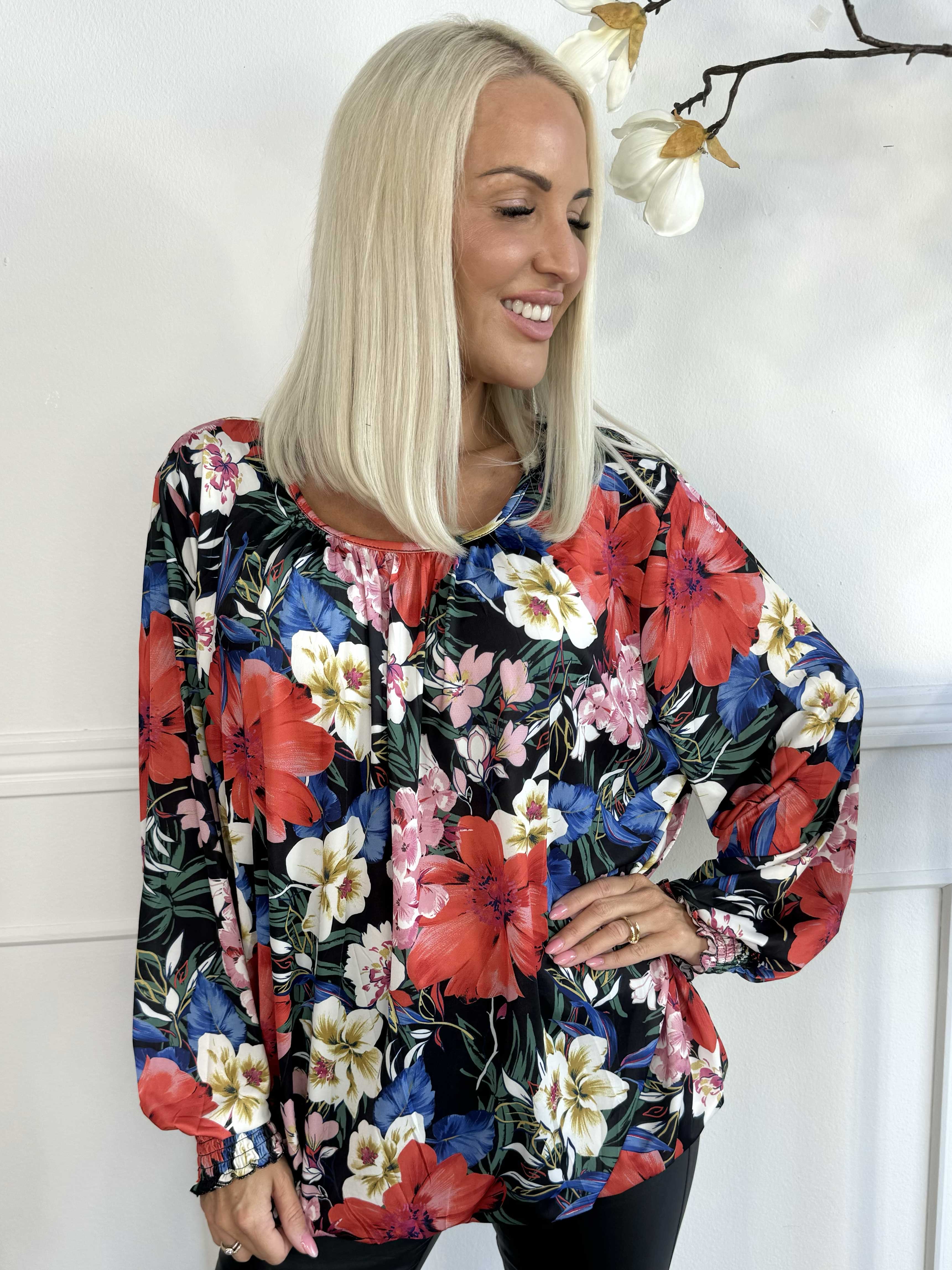 Miracle Floral L/S - Elastisk blommig blus med långa ärmar