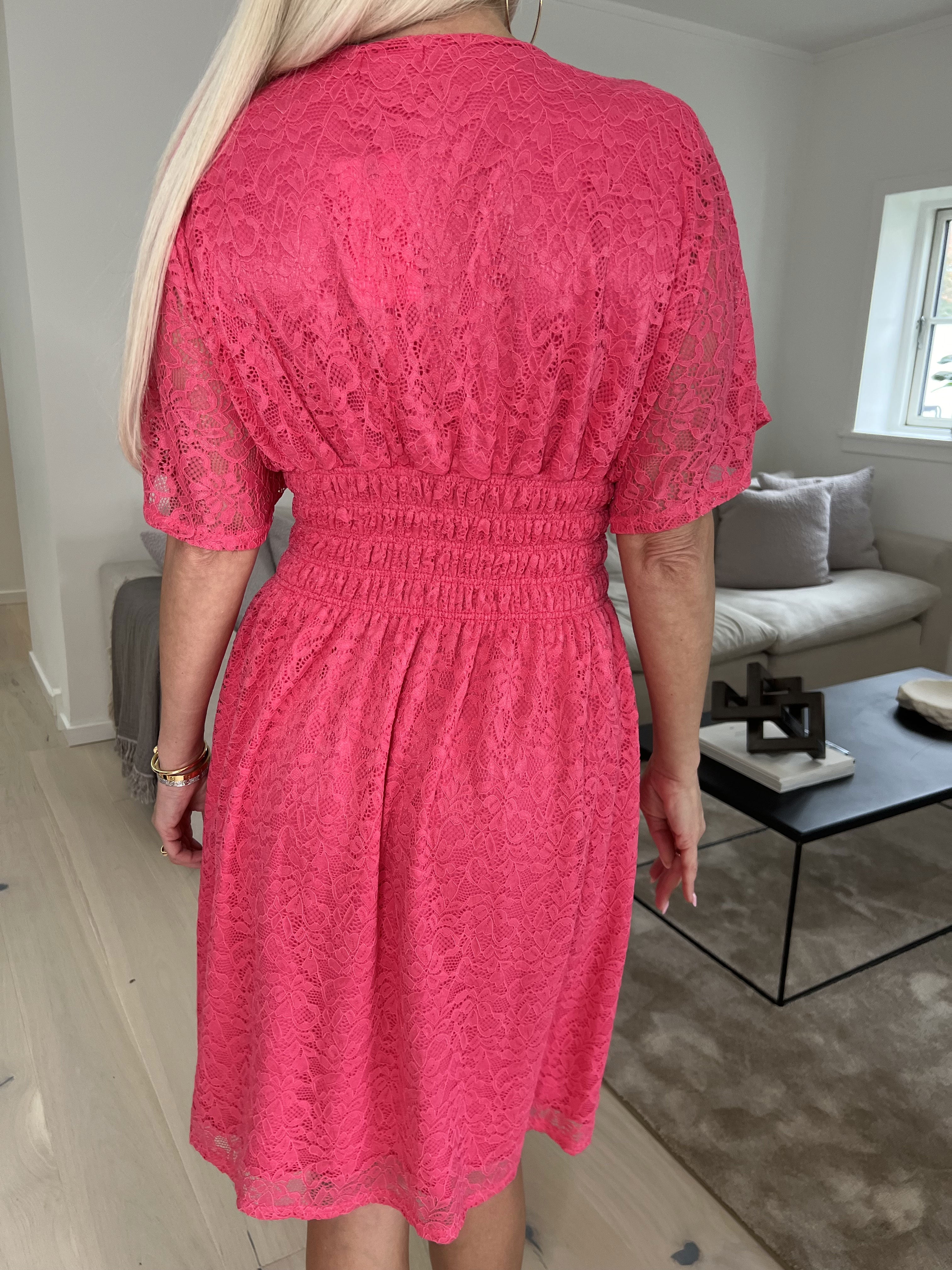 Pams Lace Short S/S - Kort spetsklänning med korta ärmar