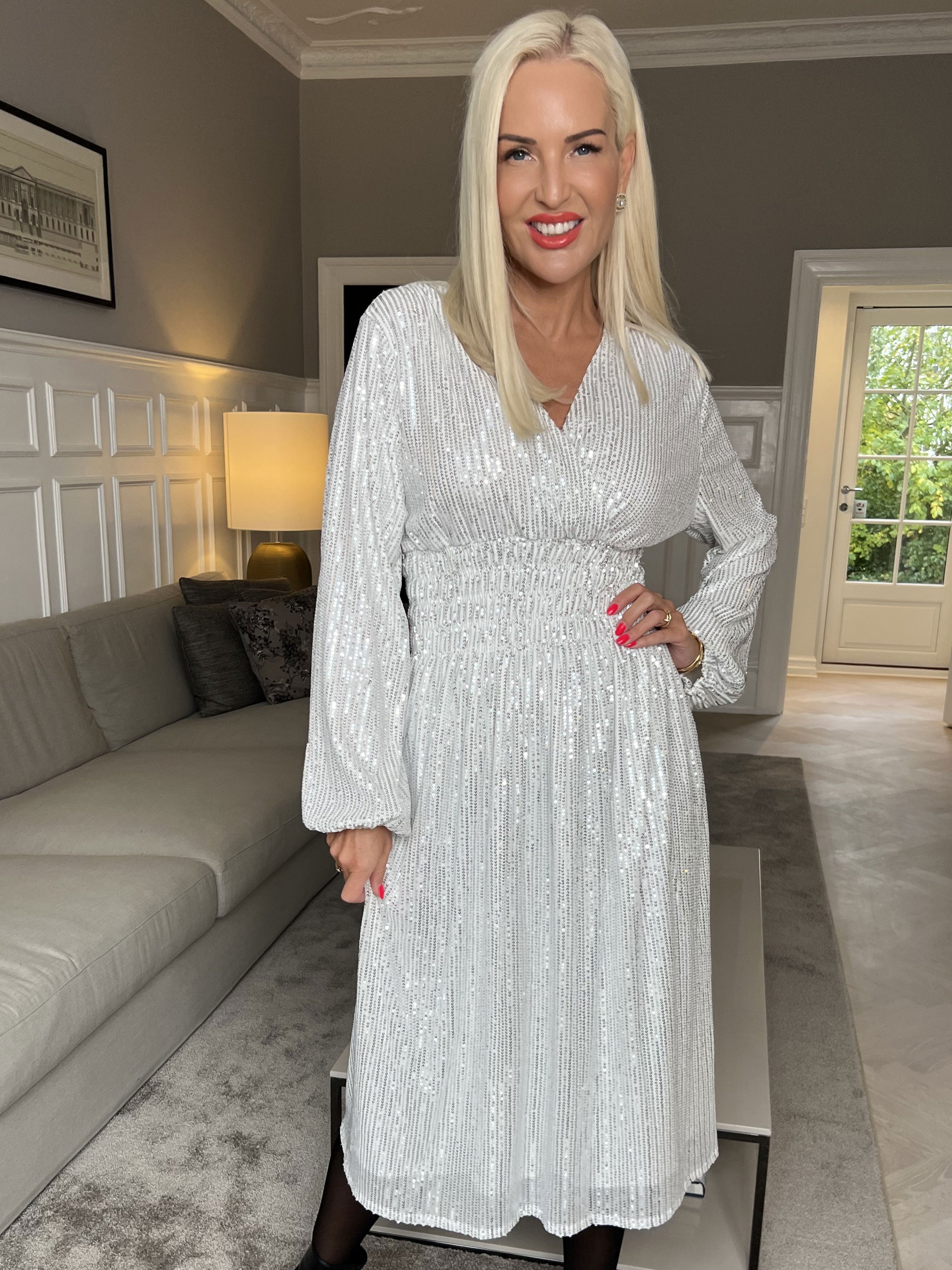 Pams Glitter Midi L/S - Vacker klänning med smock och paljetter