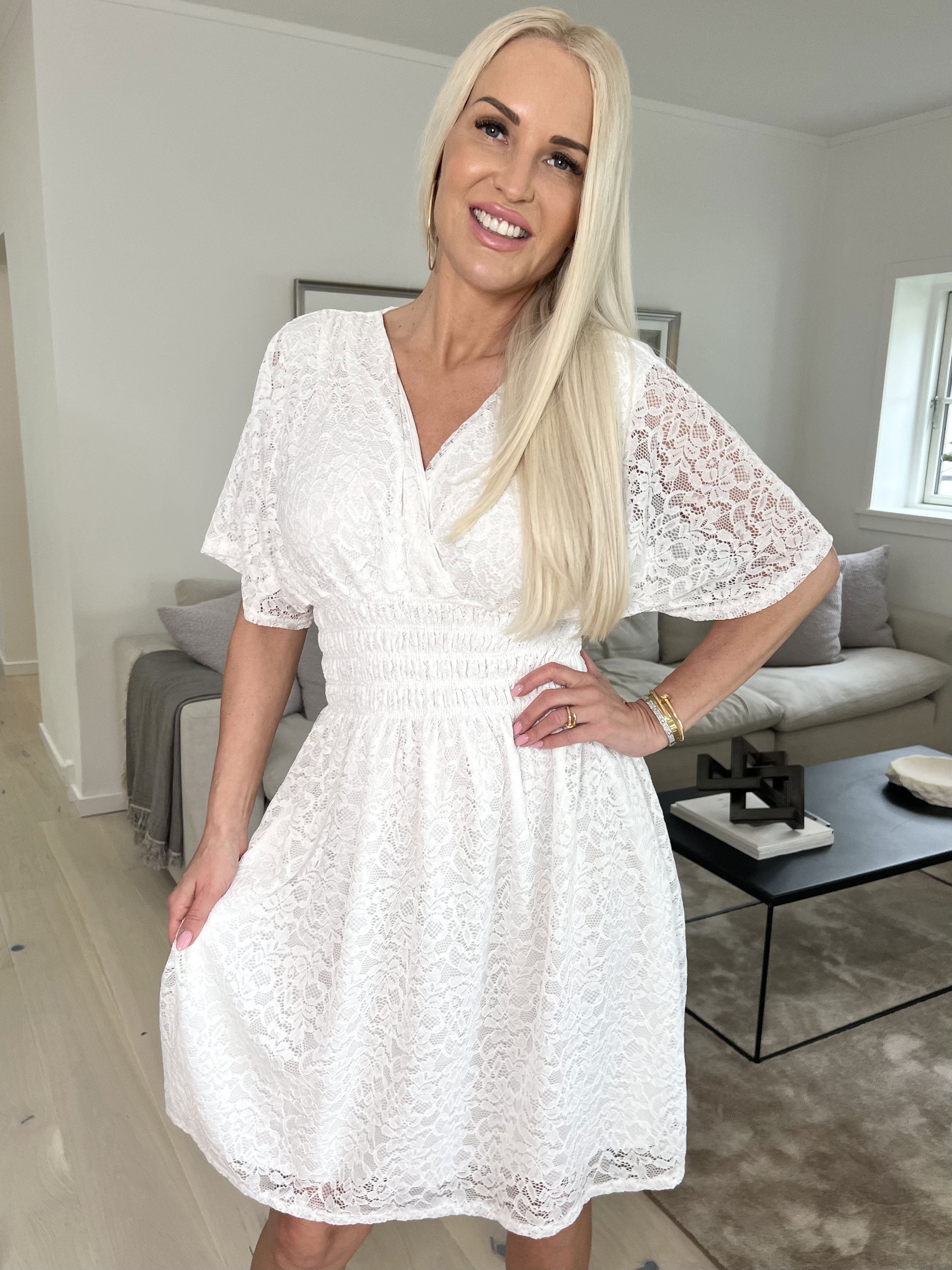 Pams Lace Short S/S - Kort spetsklänning med korta ärmar