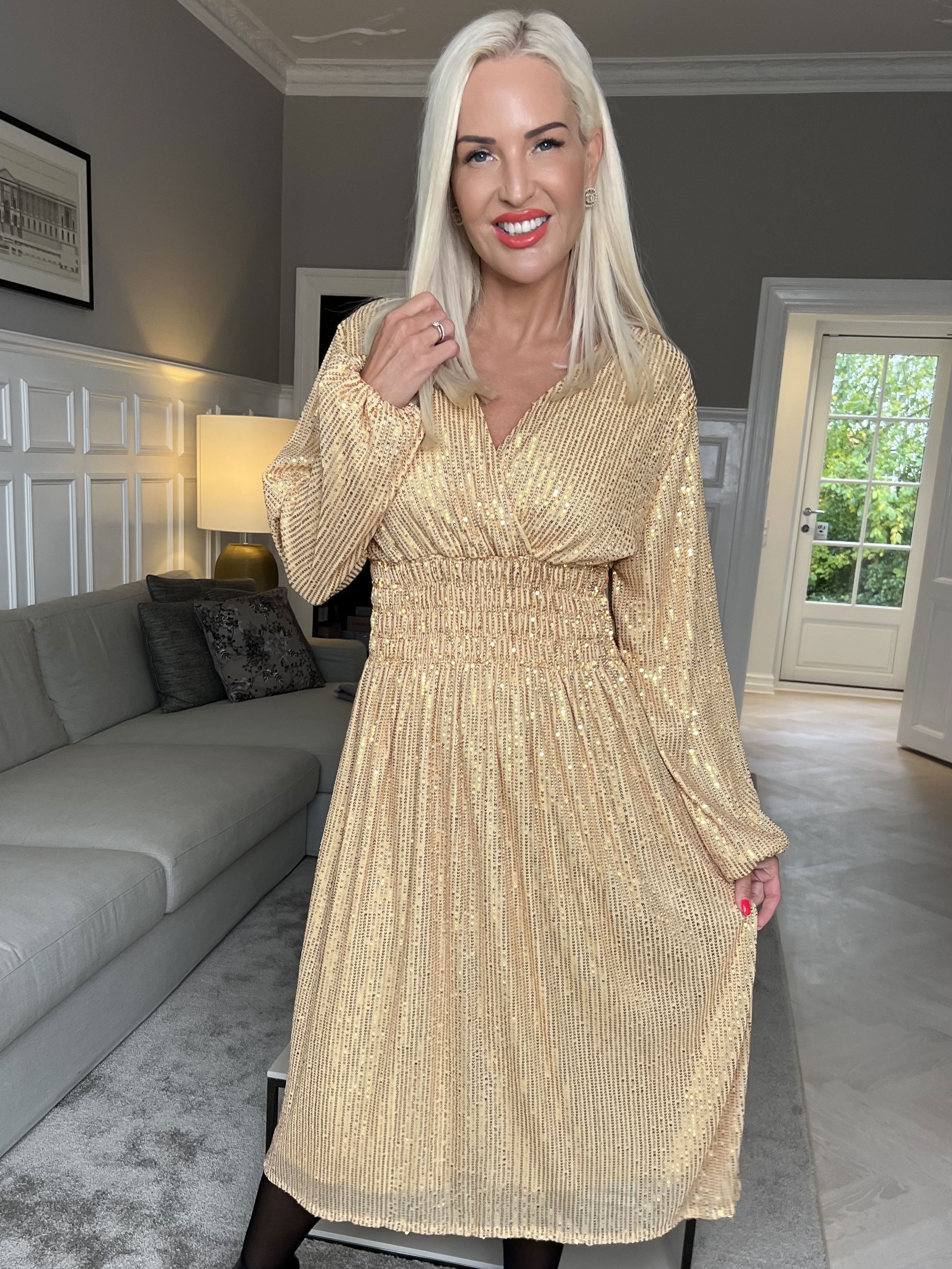 Pams Glitter Midi L/S - Vacker klänning med smock och paljetter