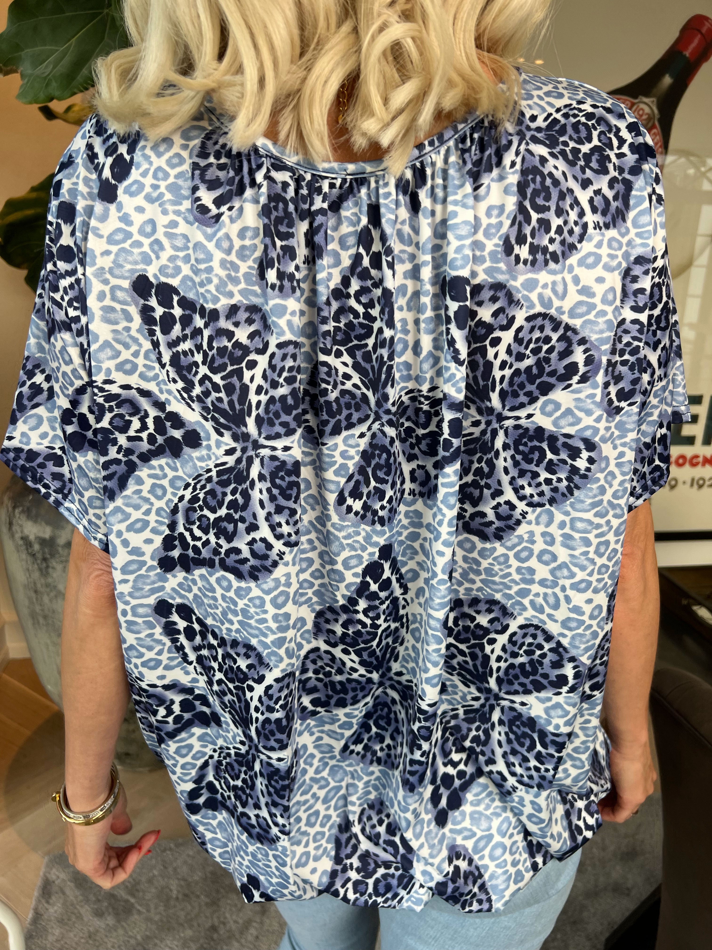 Miracle Butterfly - T-shirt med leopardtryck, fjäril och resår nedtill för en ledig look