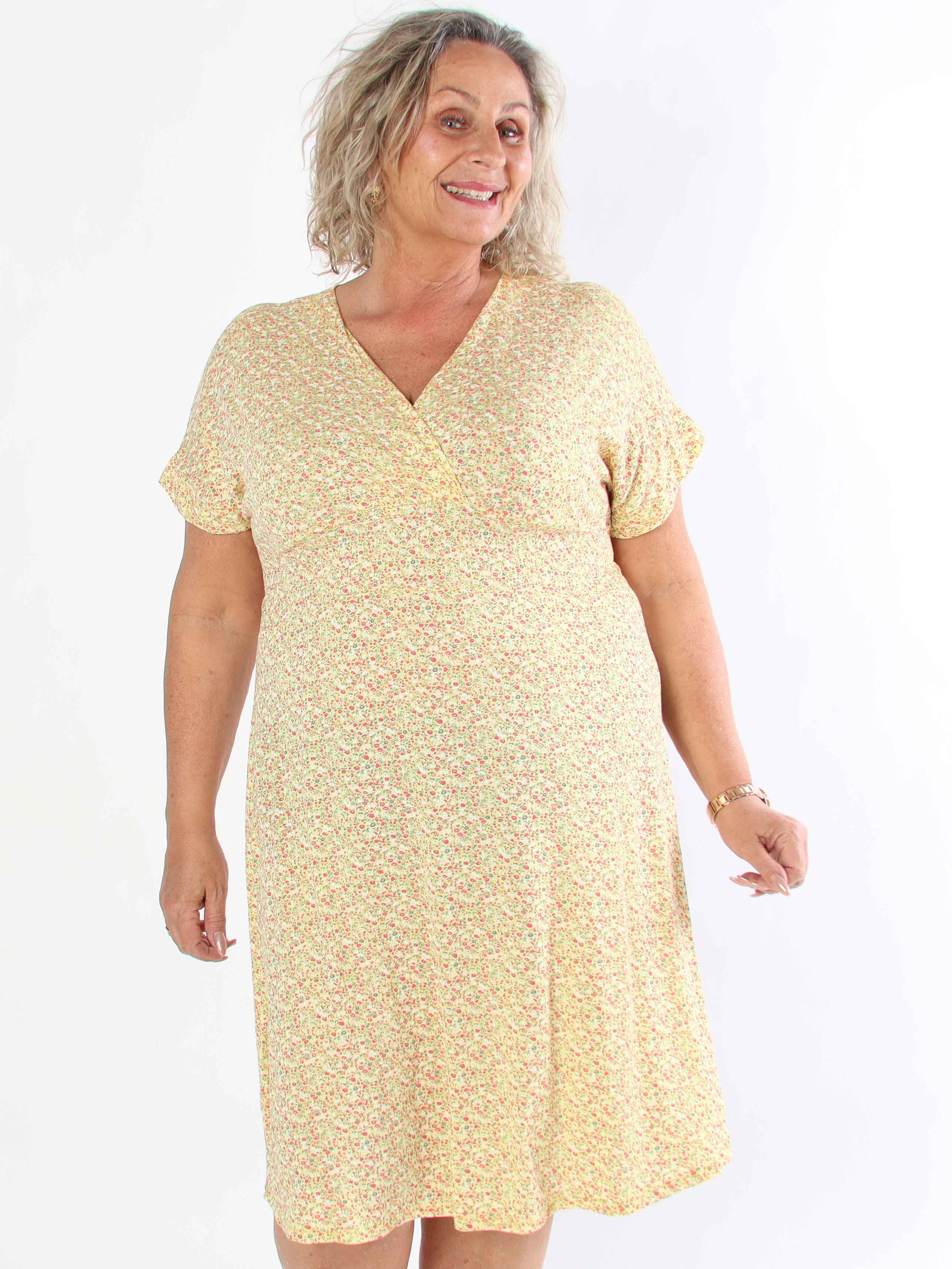 Maryam - Söt plus size klänning i mjuk viskos med blomstermönster
