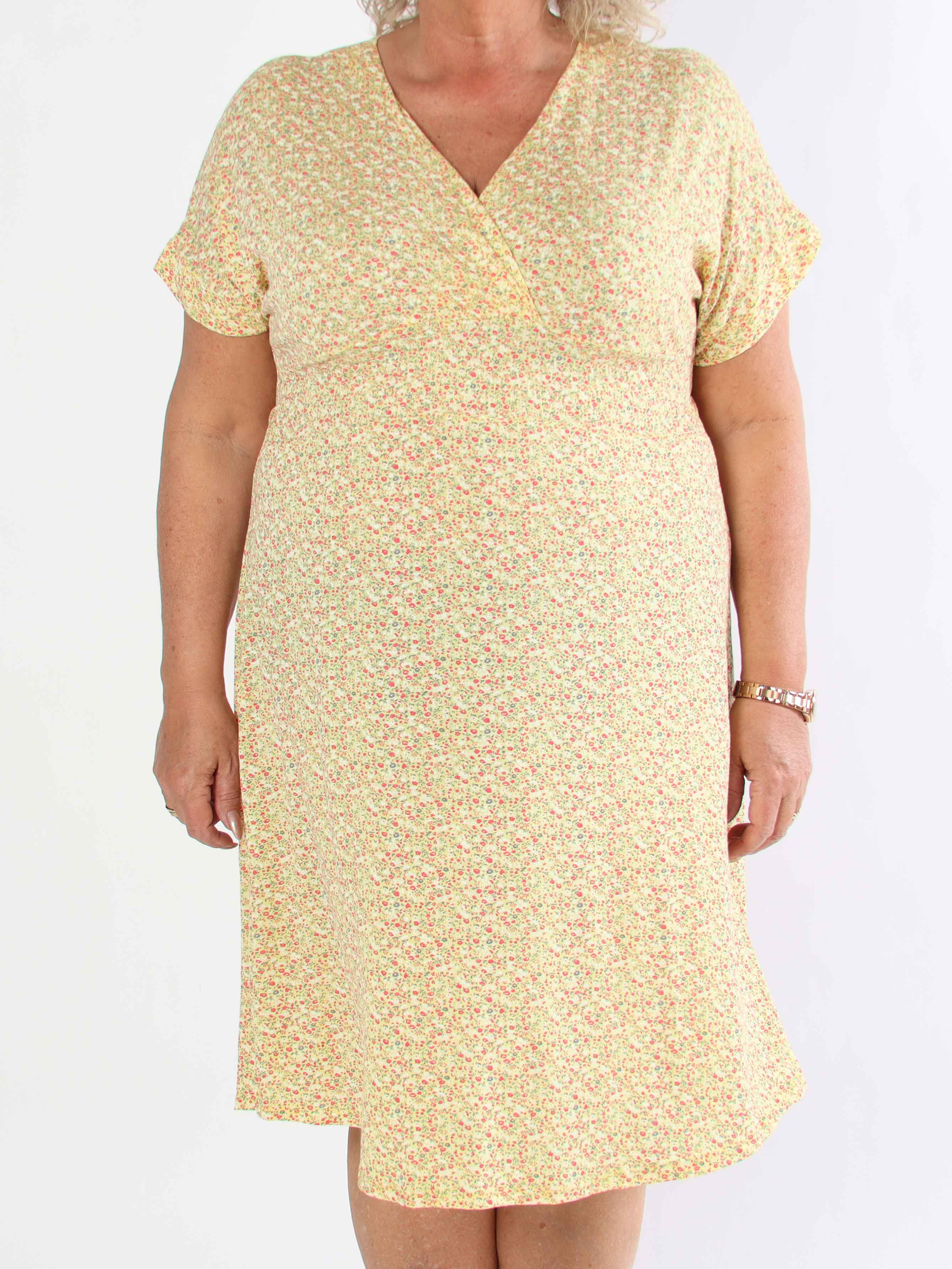 Maryam - Söt plus size klänning i mjuk viskos med blomstermönster