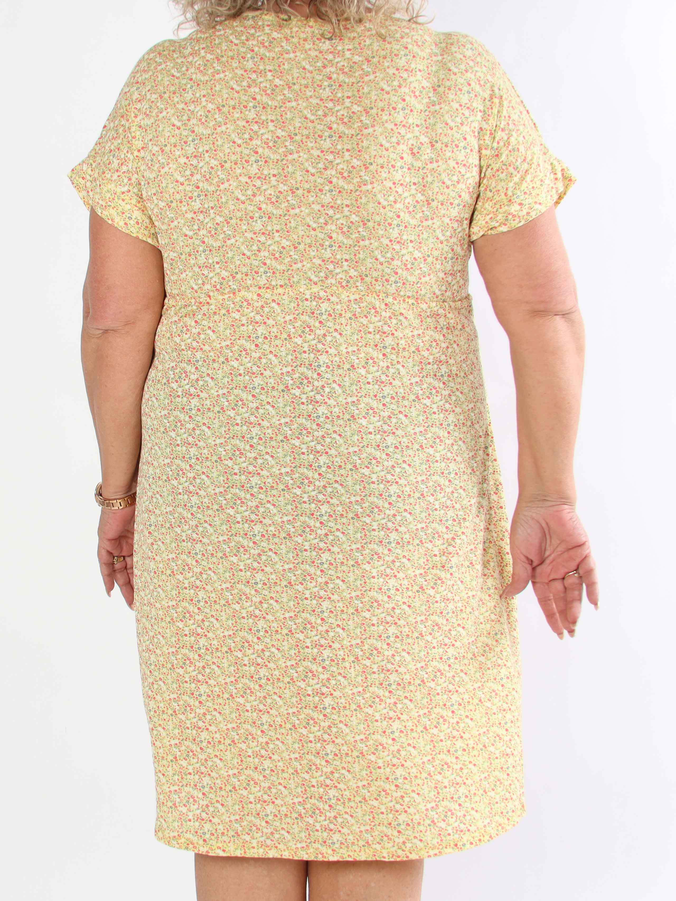 Maryam - Söt plus size klänning i mjuk viskos med blomstermönster
