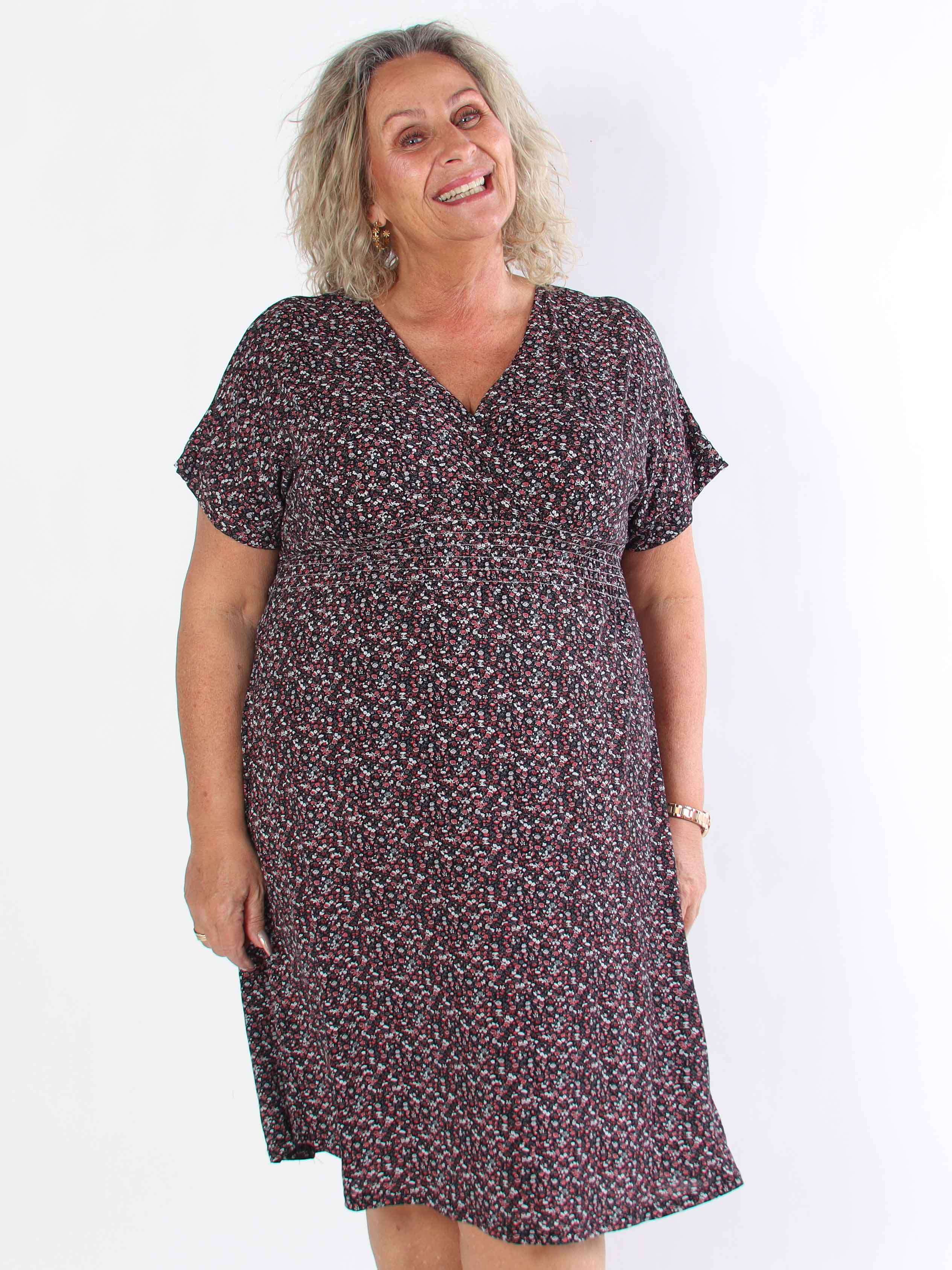 Maryam - Söt plus size klänning i mjuk viskos med blomstermönster