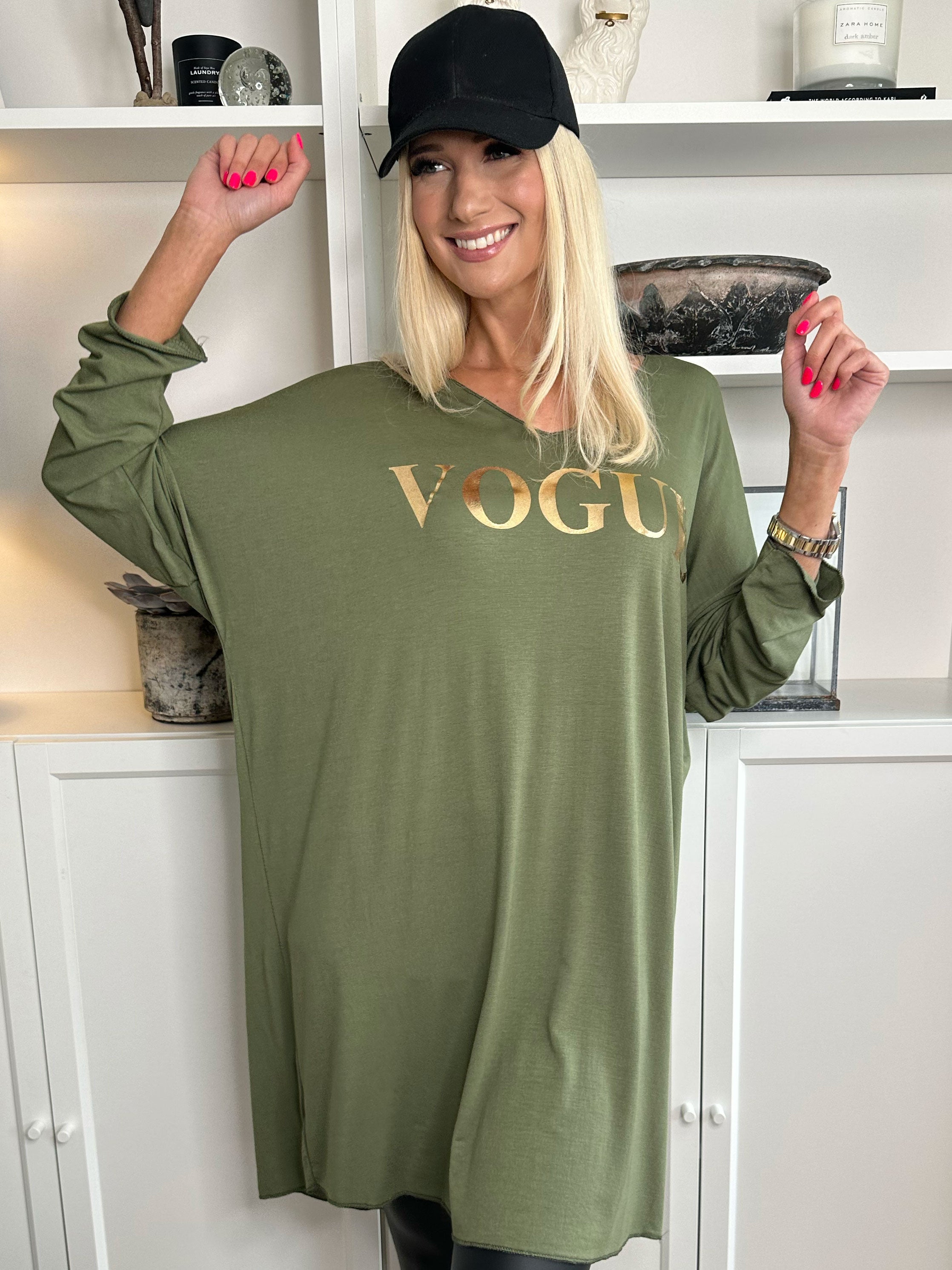 Vogue Long Sleeve - Långärmad klänning i viskos med guldskrift
