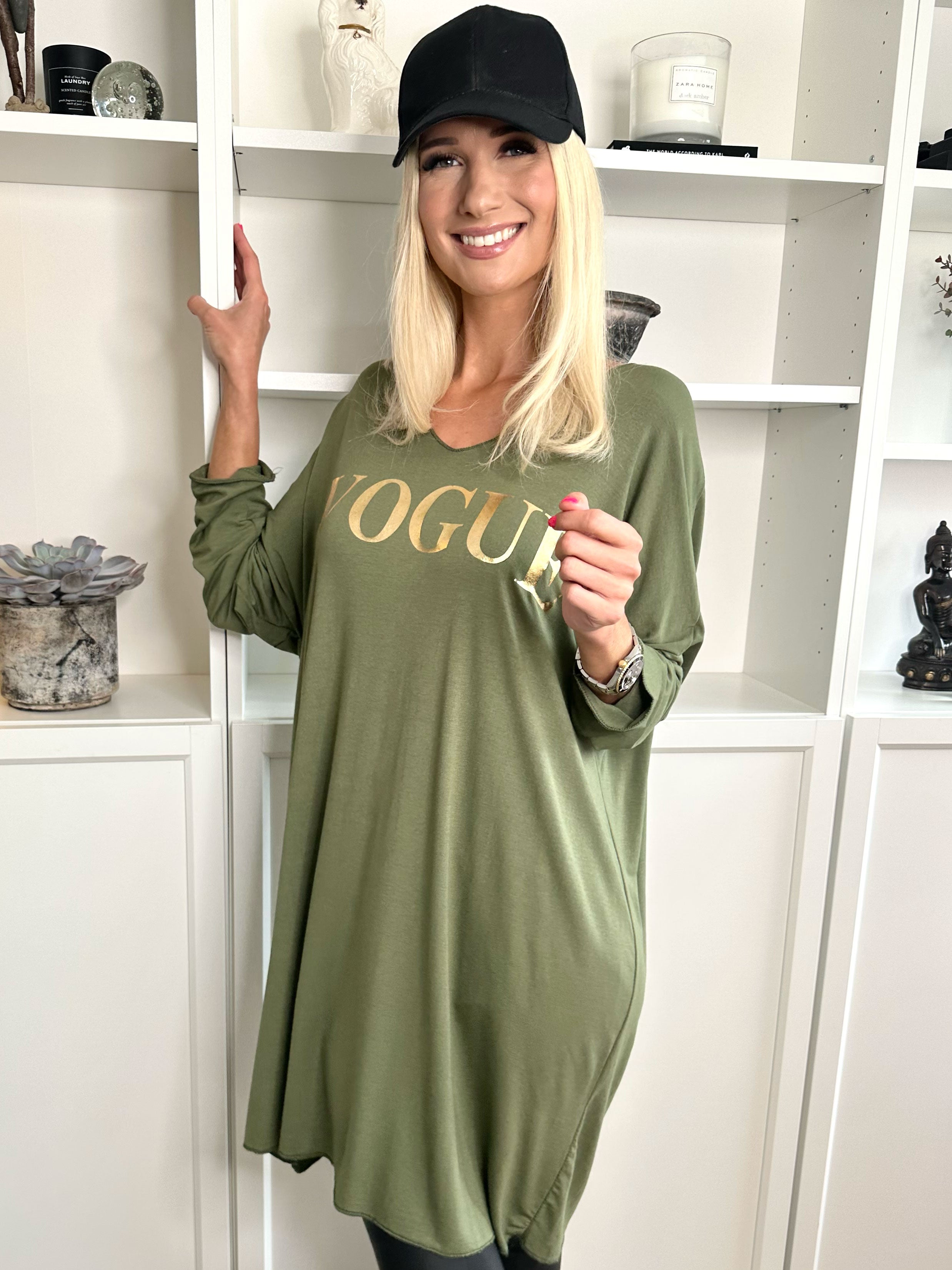 Vogue Long Sleeve - Långärmad klänning i viskos med guldskrift