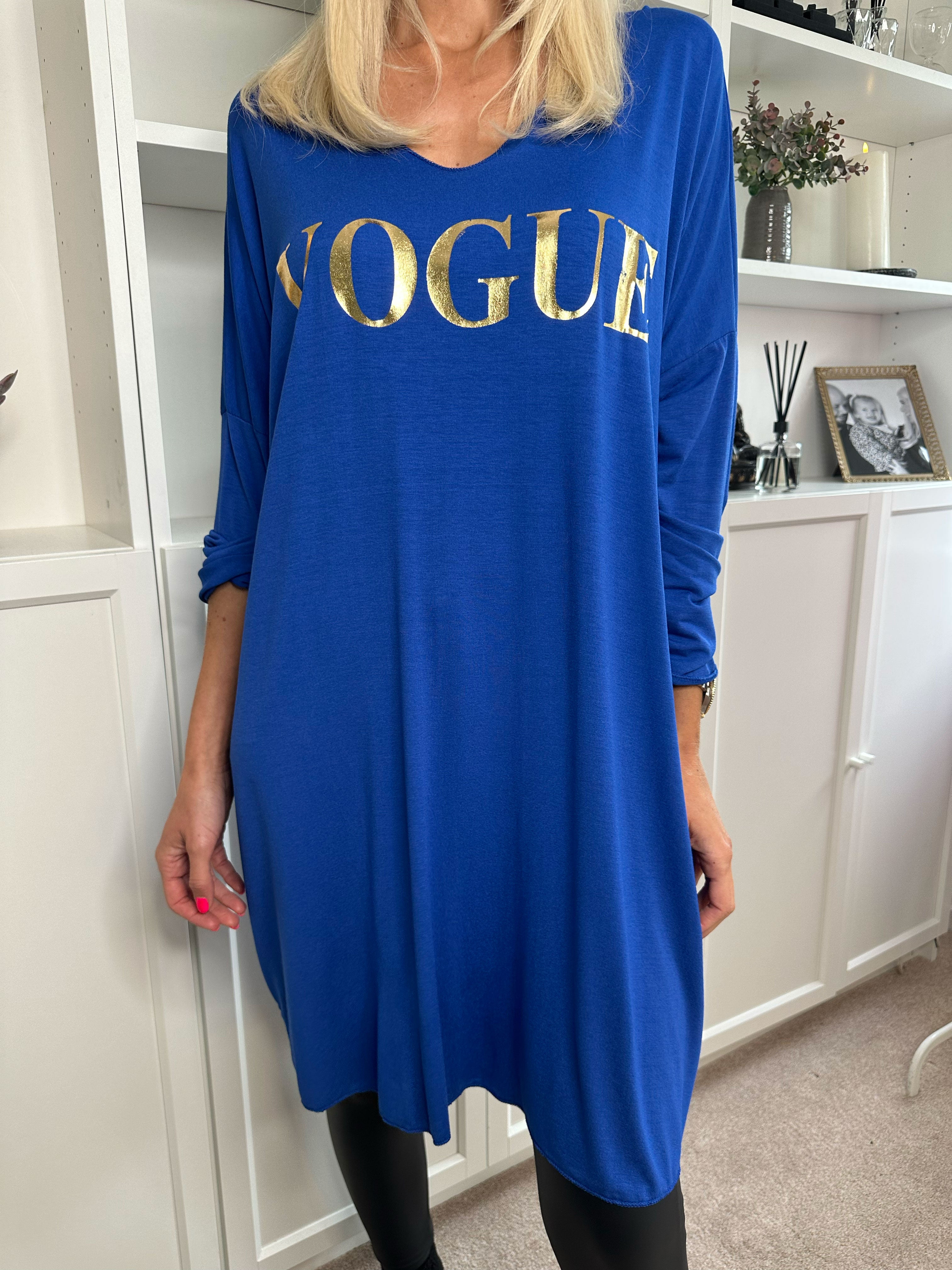 Vogue Long Sleeve - Långärmad klänning i viskos med guldskrift
