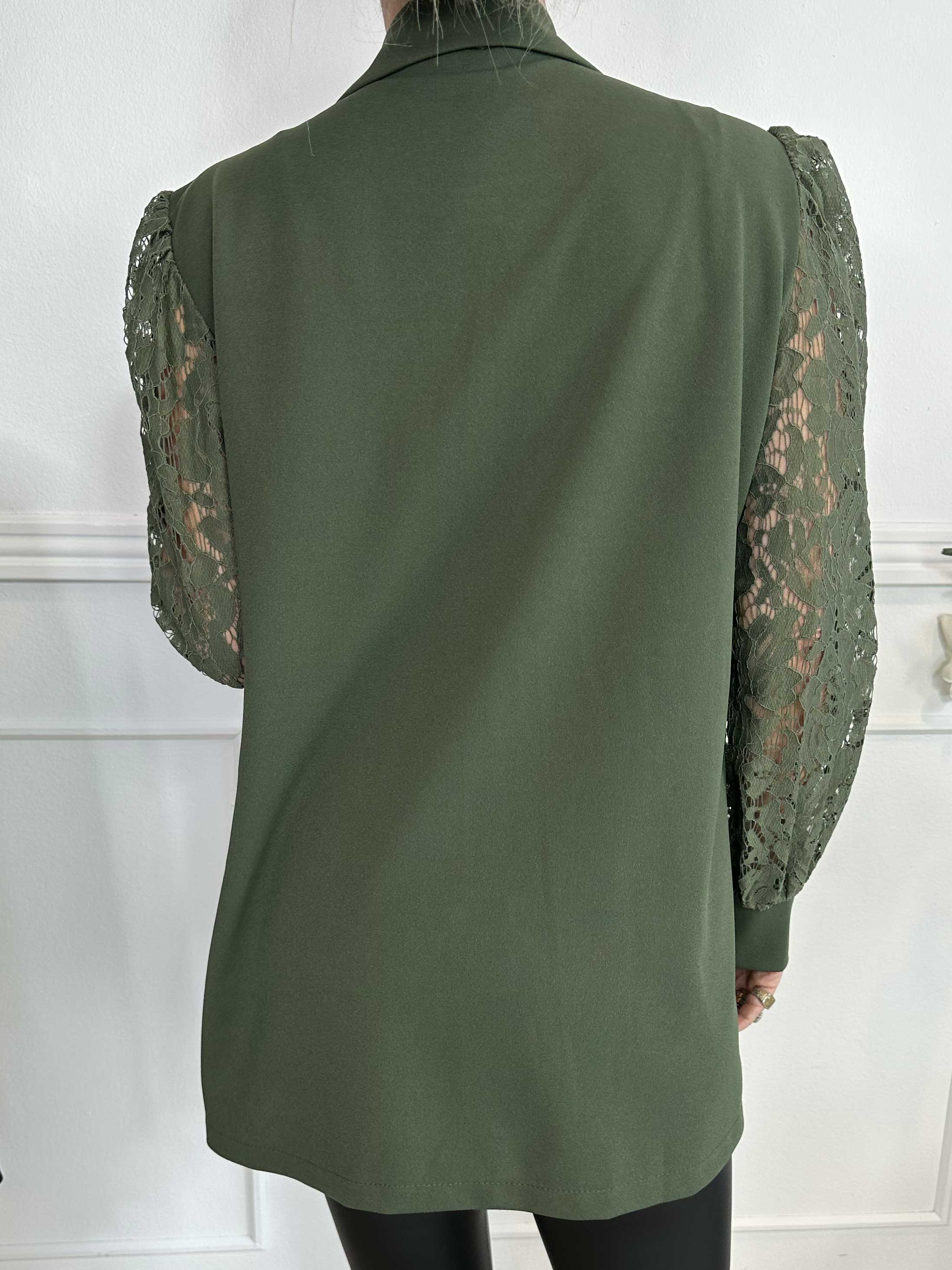 Kata Lace - Oversized blazer med ärmar i spets