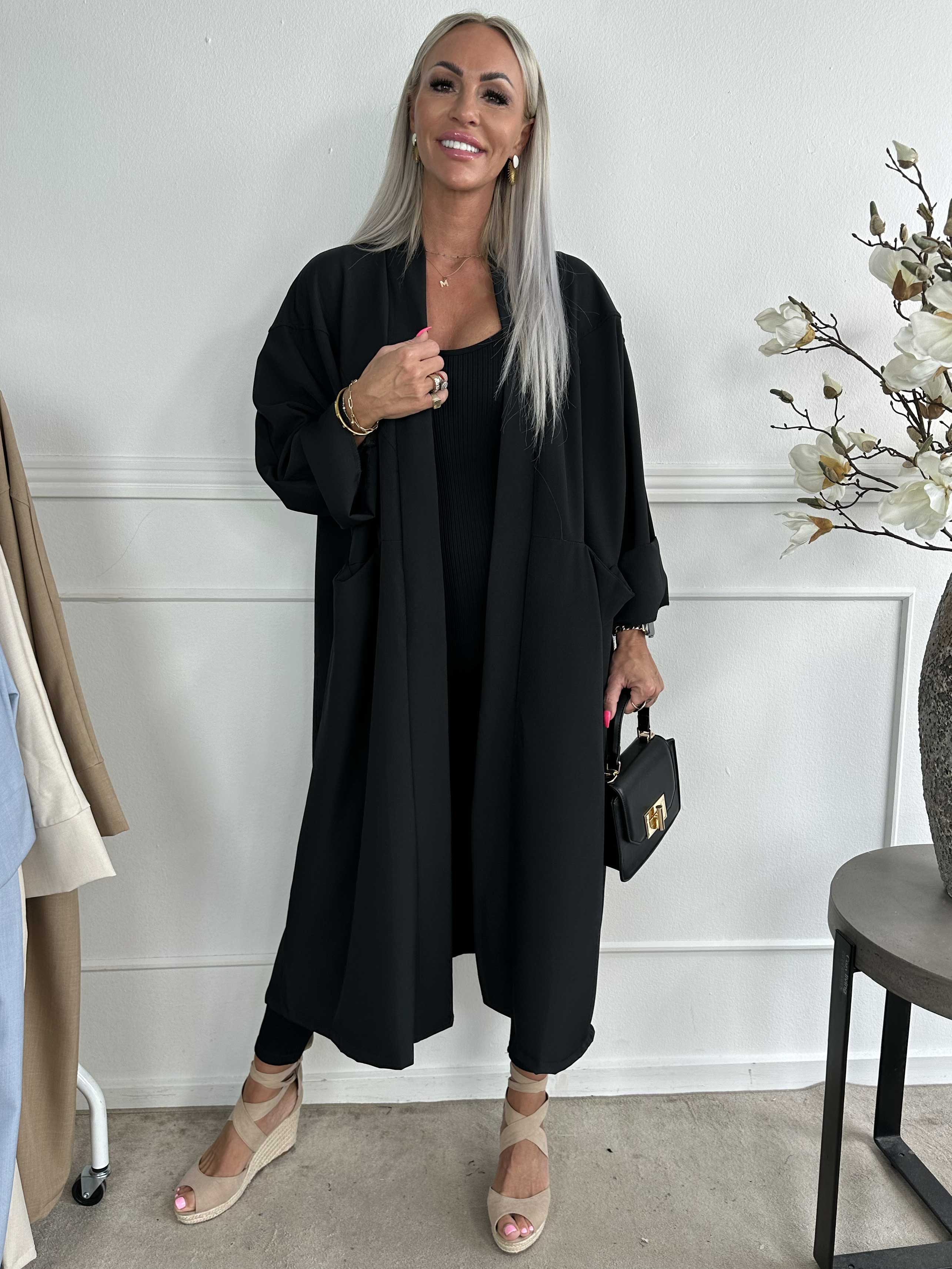 Annah Light - Oversized kappa med tydliga sömmar och fickor