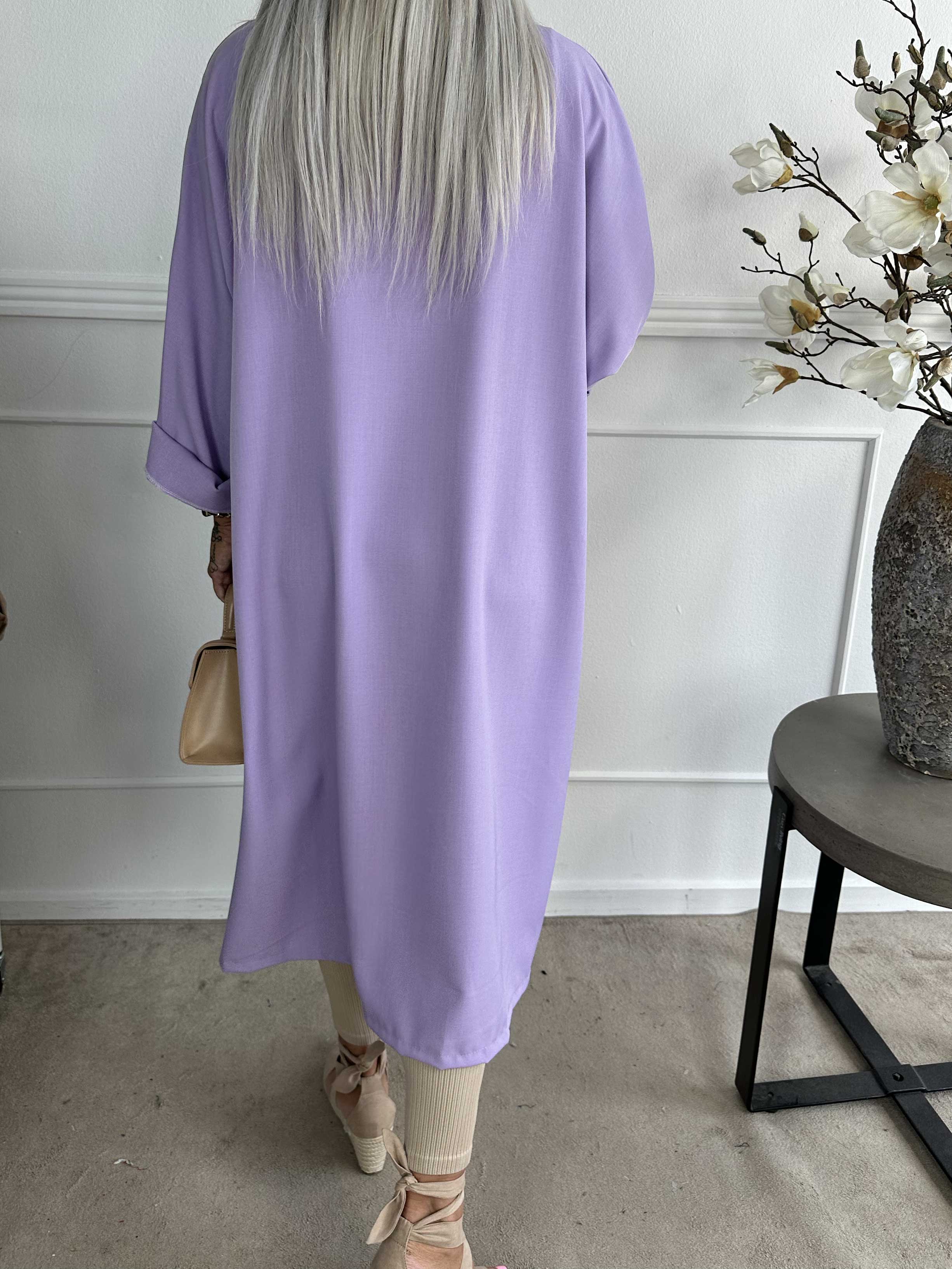 Annah Light - Oversized kappa med tydliga sömmar och fickor