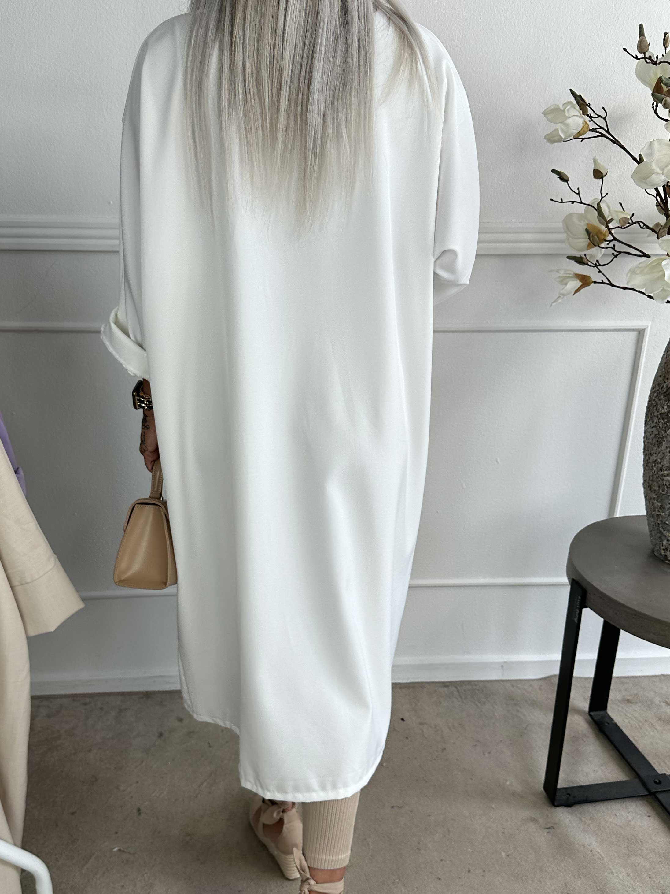 Annah Light - Oversized kappa med tydliga sömmar och fickor