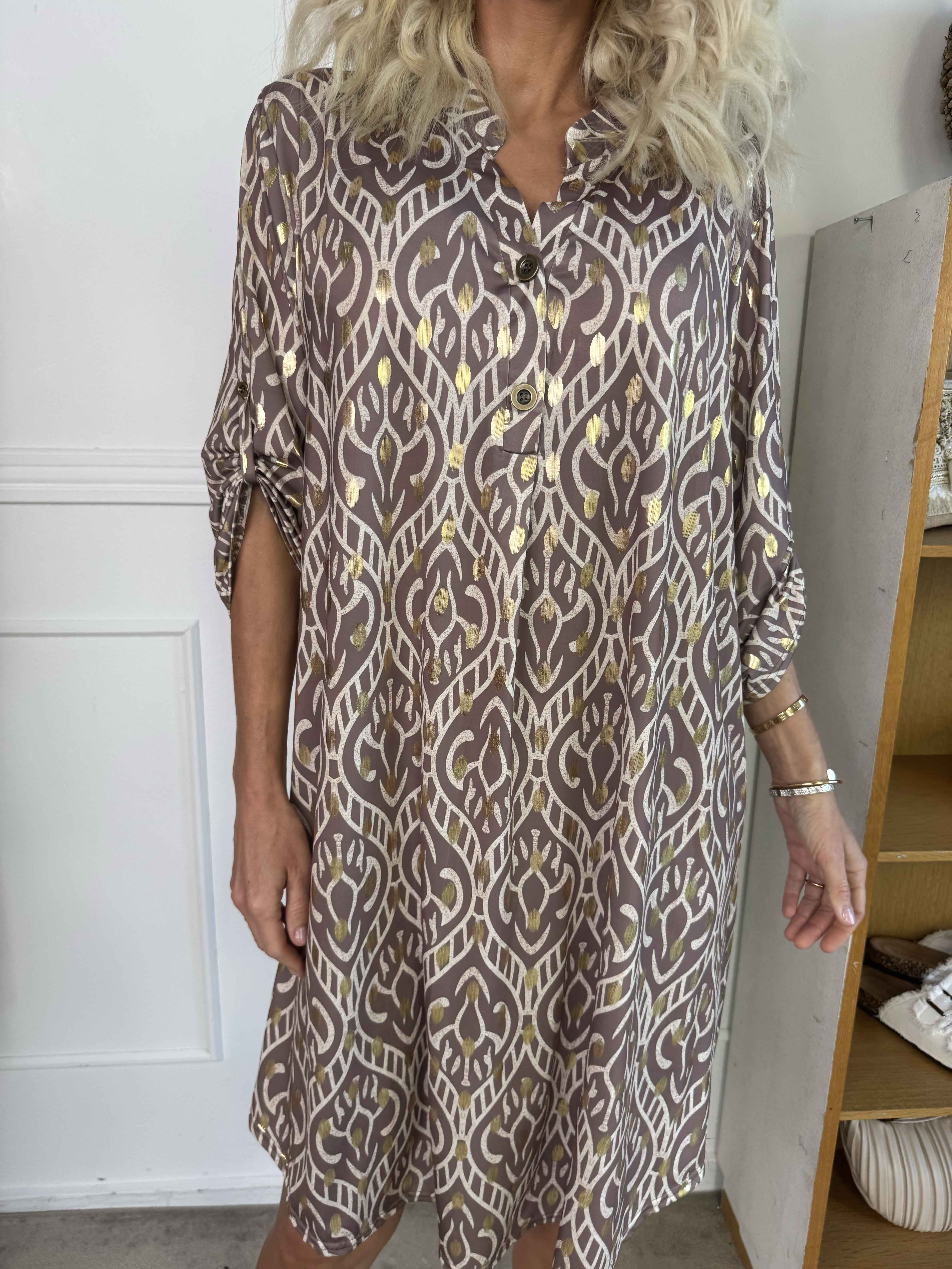 Ebba Boho Long - Elastisk mönstrad klänning med guldprickar