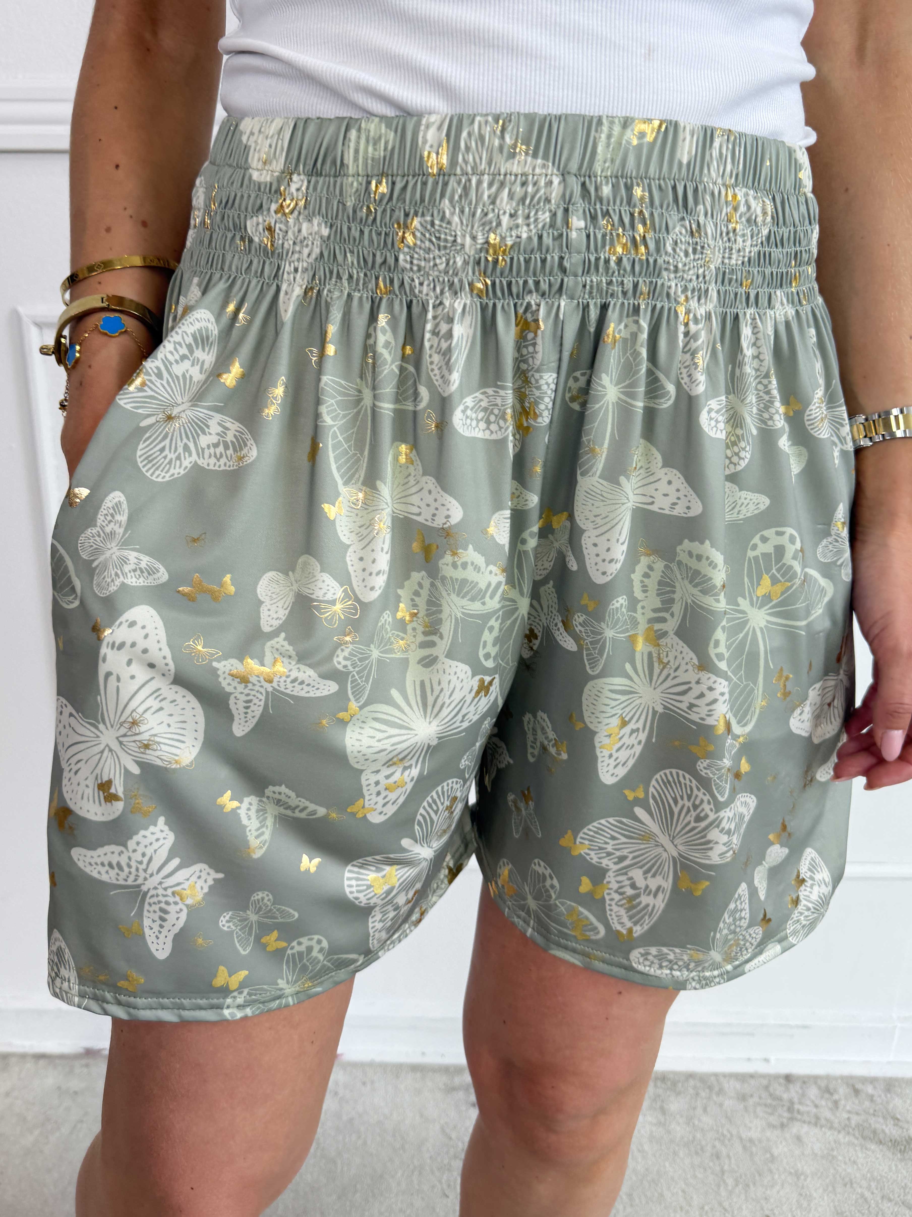 Pams Butterfly Shorts - Elastiske shorts med sommerfugleprint og gulddetaljer