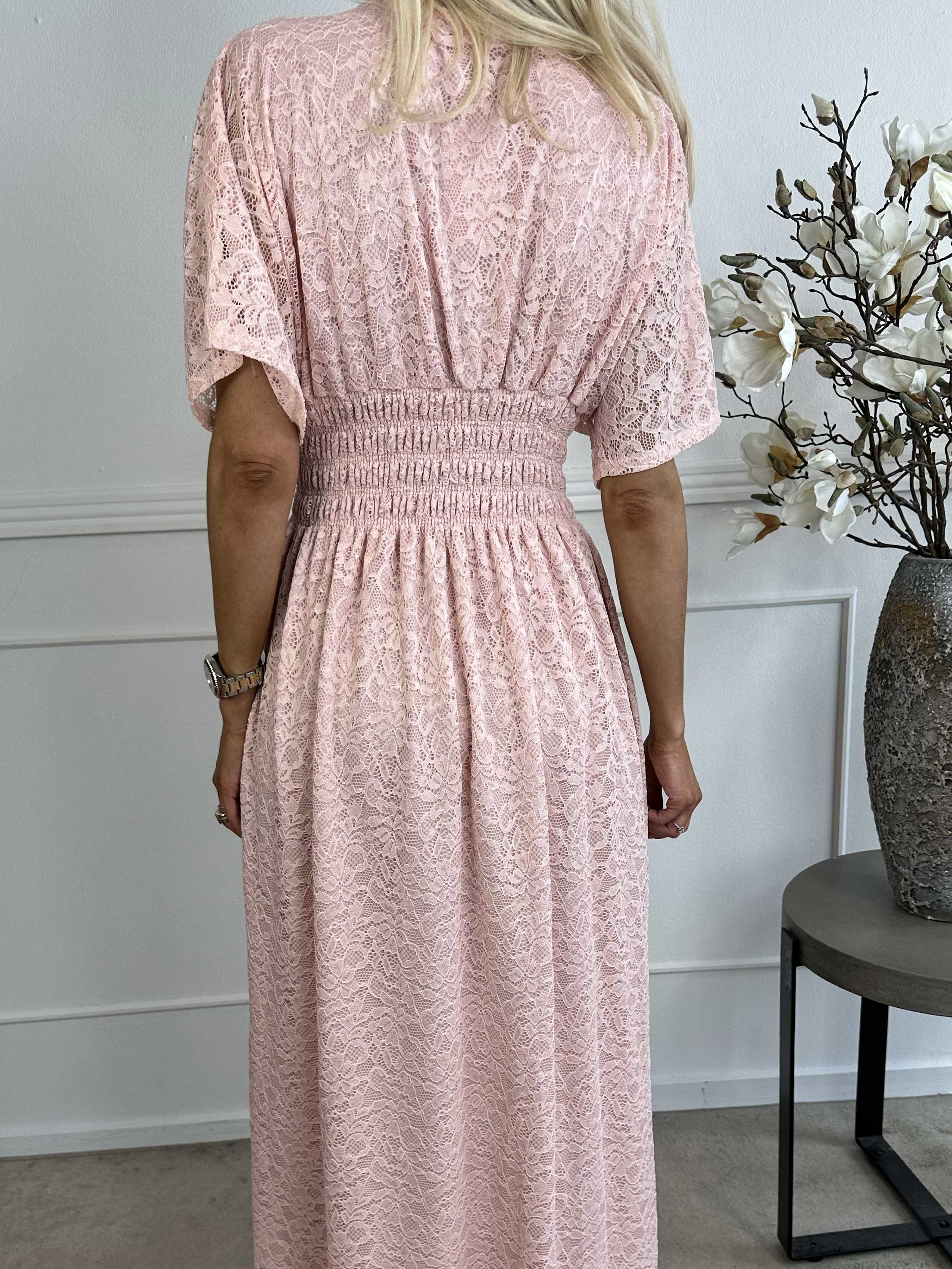 Pams Lace - Lång spetsklänning med smock under bysten