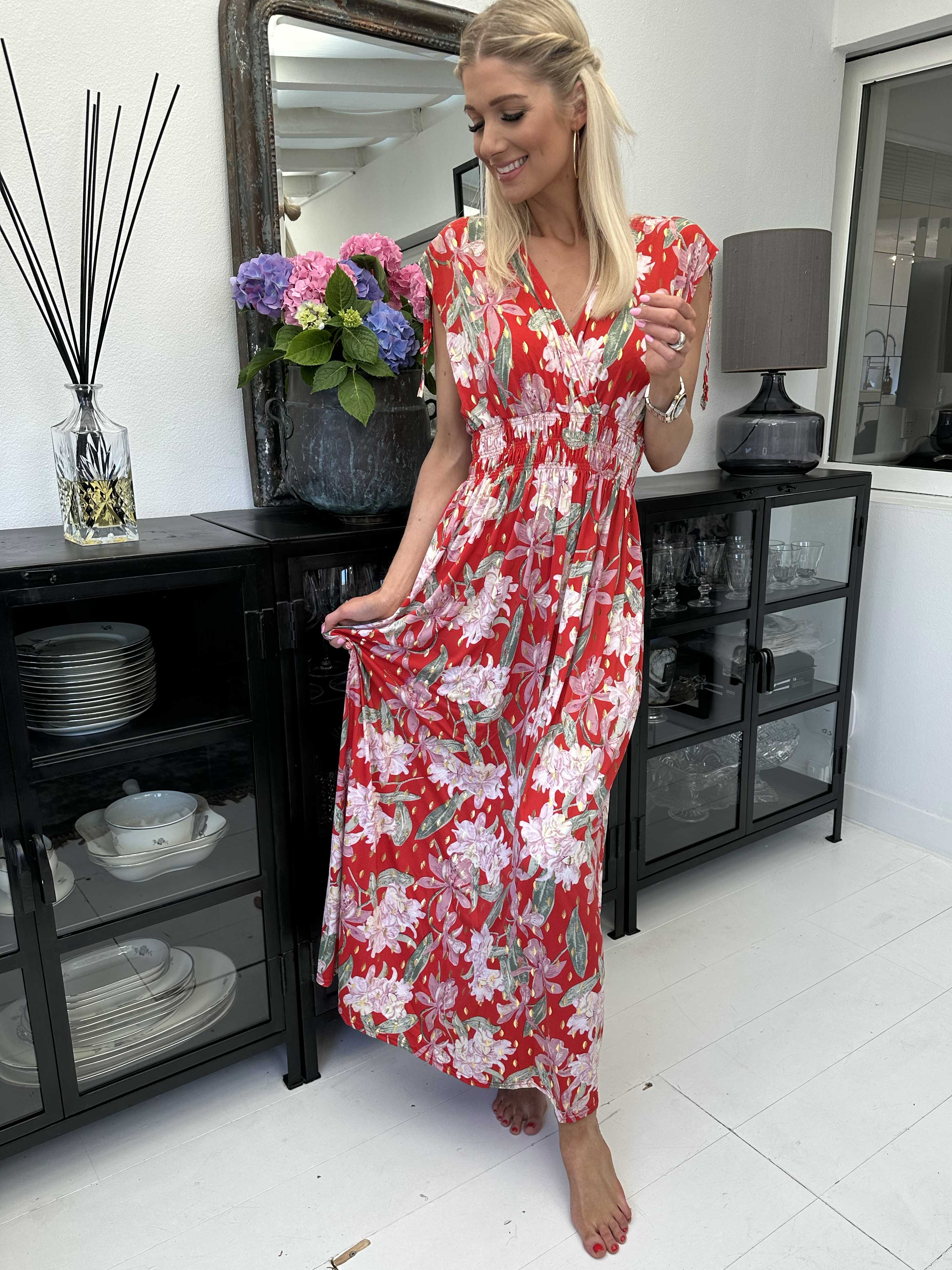 Pams Flower Sleeveless - Blommig långklänning i skrynkelfritt material