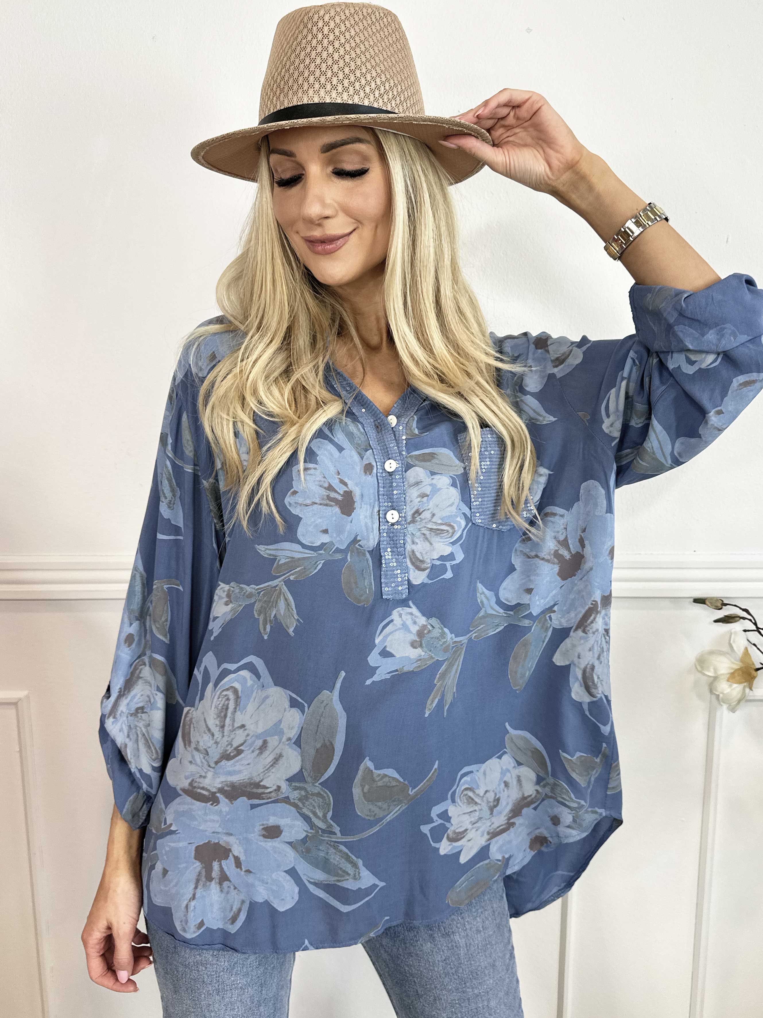 Ella - Söt tunika i viskos med blommiga motiv