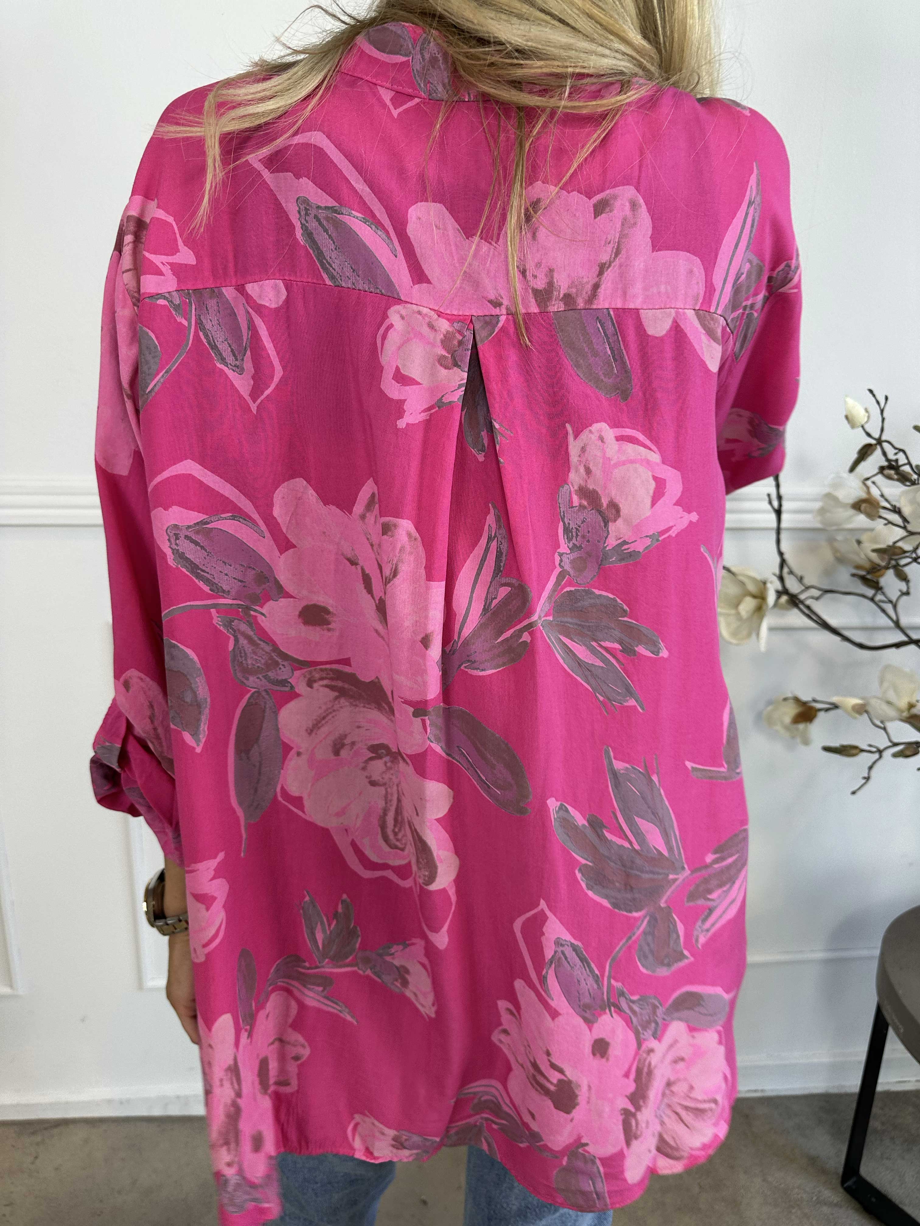 Ella - Söt tunika i viskos med blommiga motiv