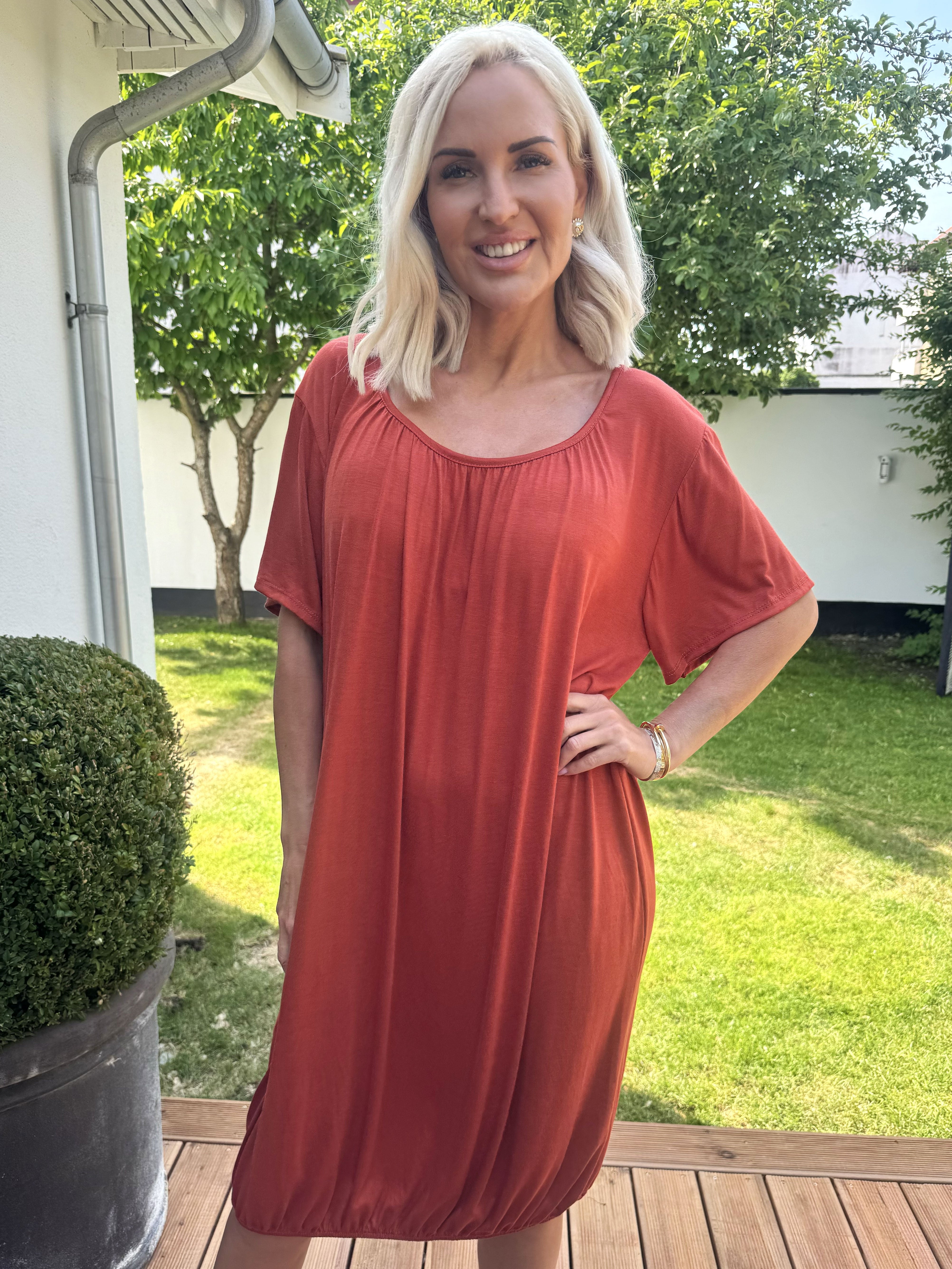 Miracle Dress - Basic klänning i viskos med resår nedtill