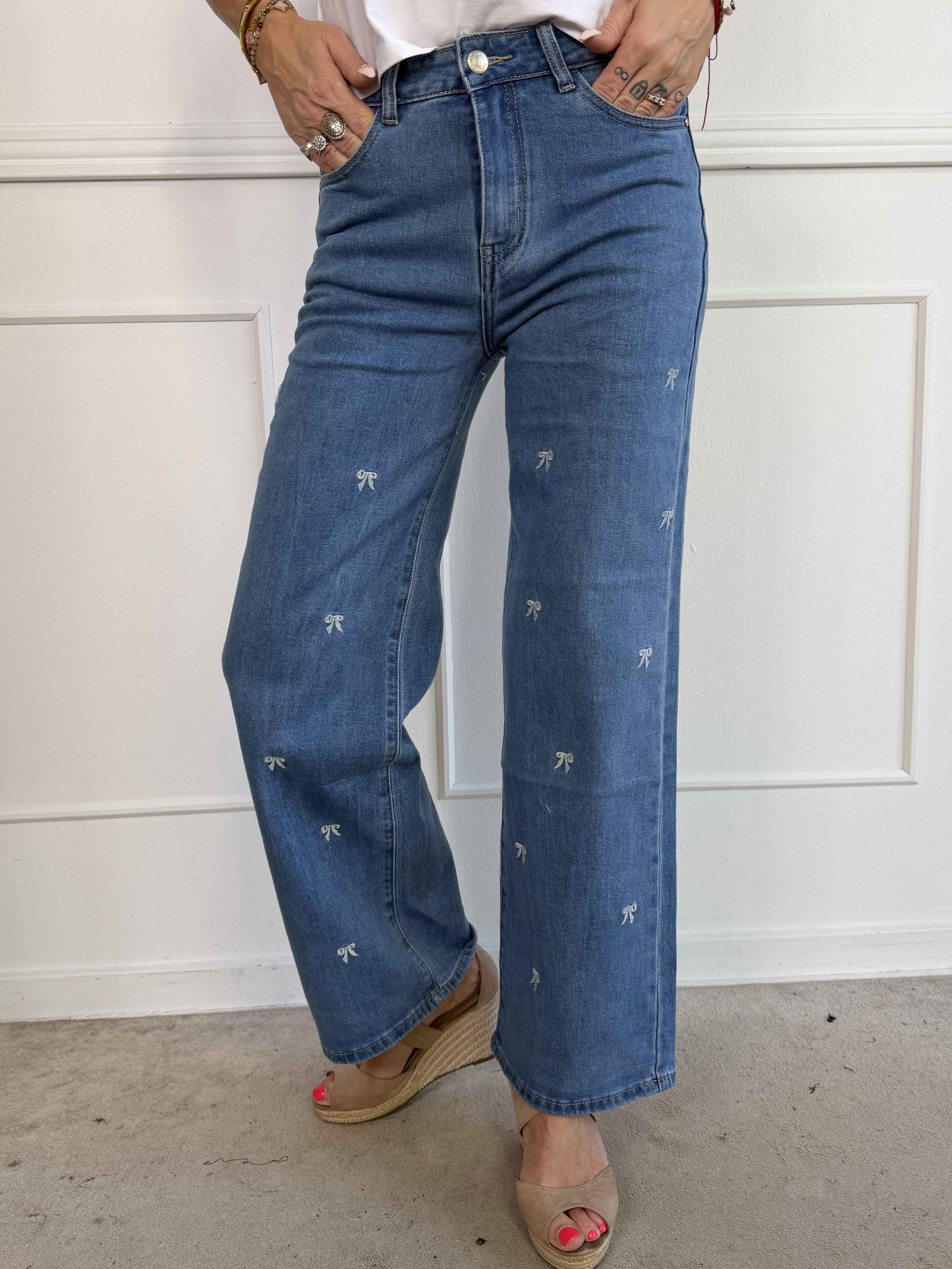 Gerdi - Vida jeans med fina rosettdetaljer