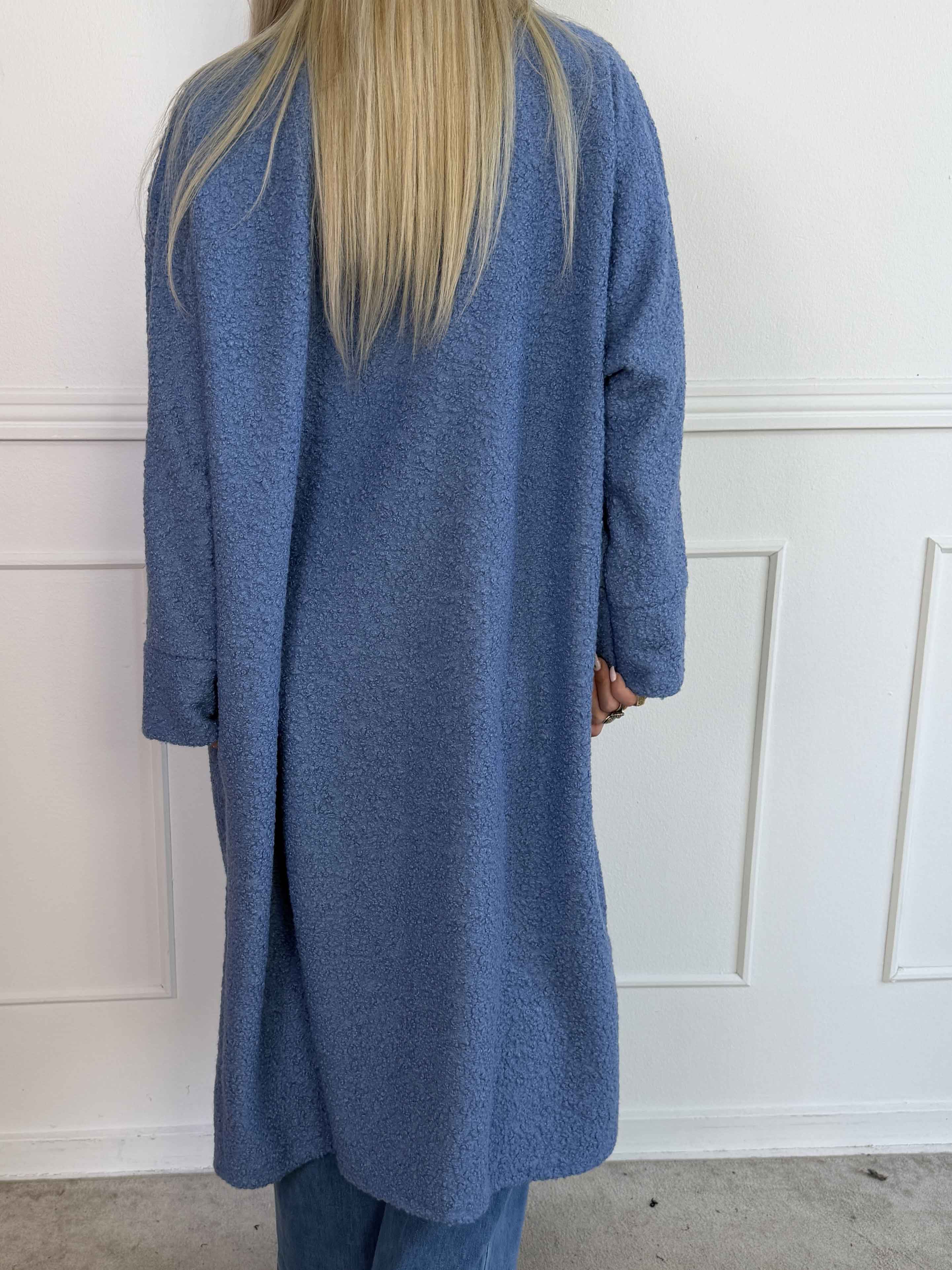 Annah Teddy - Oversized kappa i mjukt teddytyg med synliga sömmar och stora fickor
