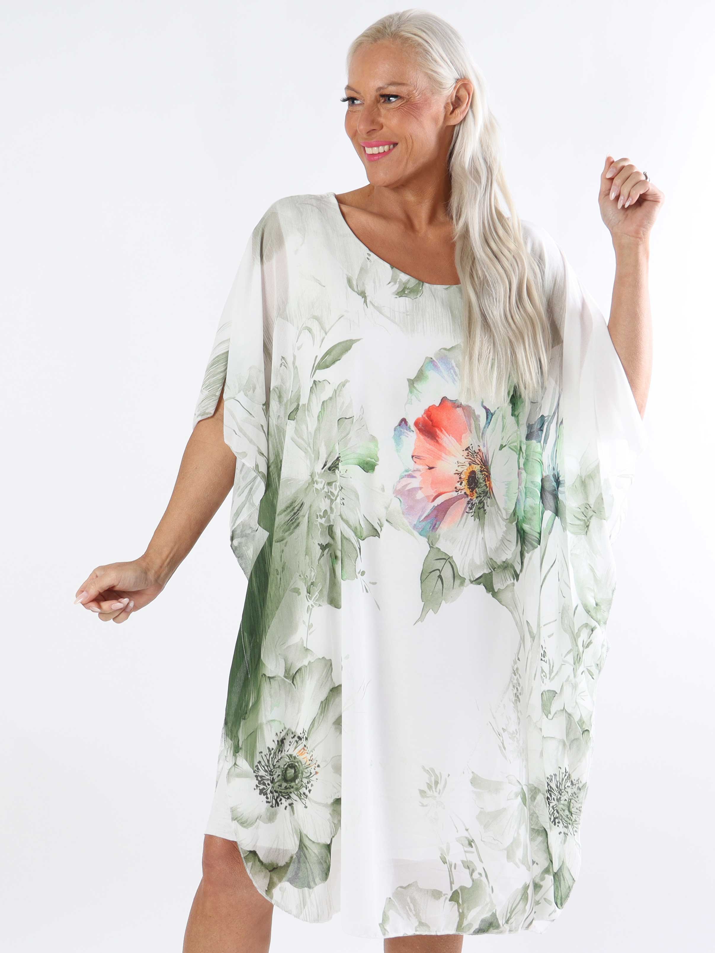 Senja - Plus size-klänning i chiffong och underkjol i viskos