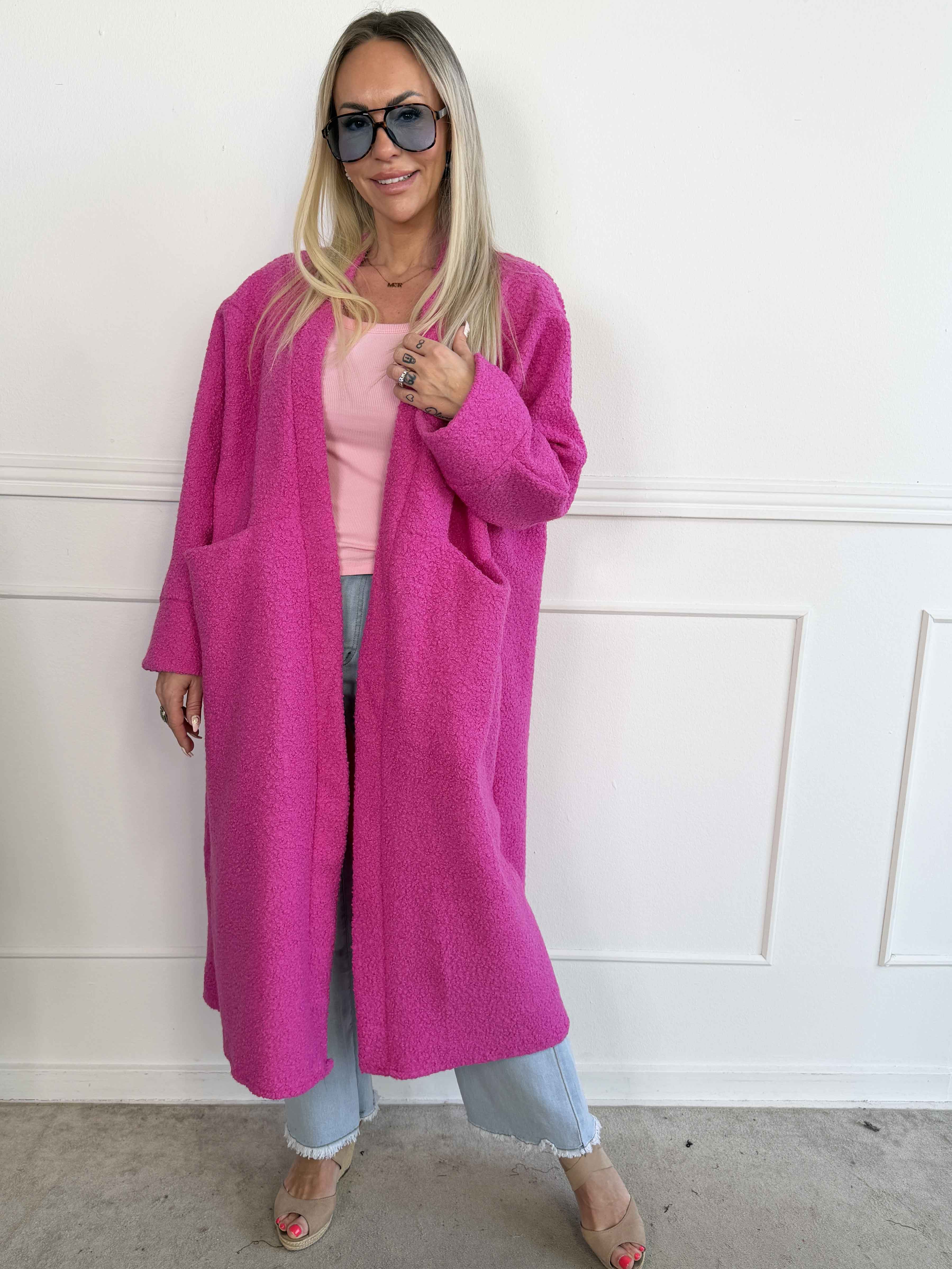 Annah Teddy - Oversized kappa i mjukt teddytyg med synliga sömmar och stora fickor