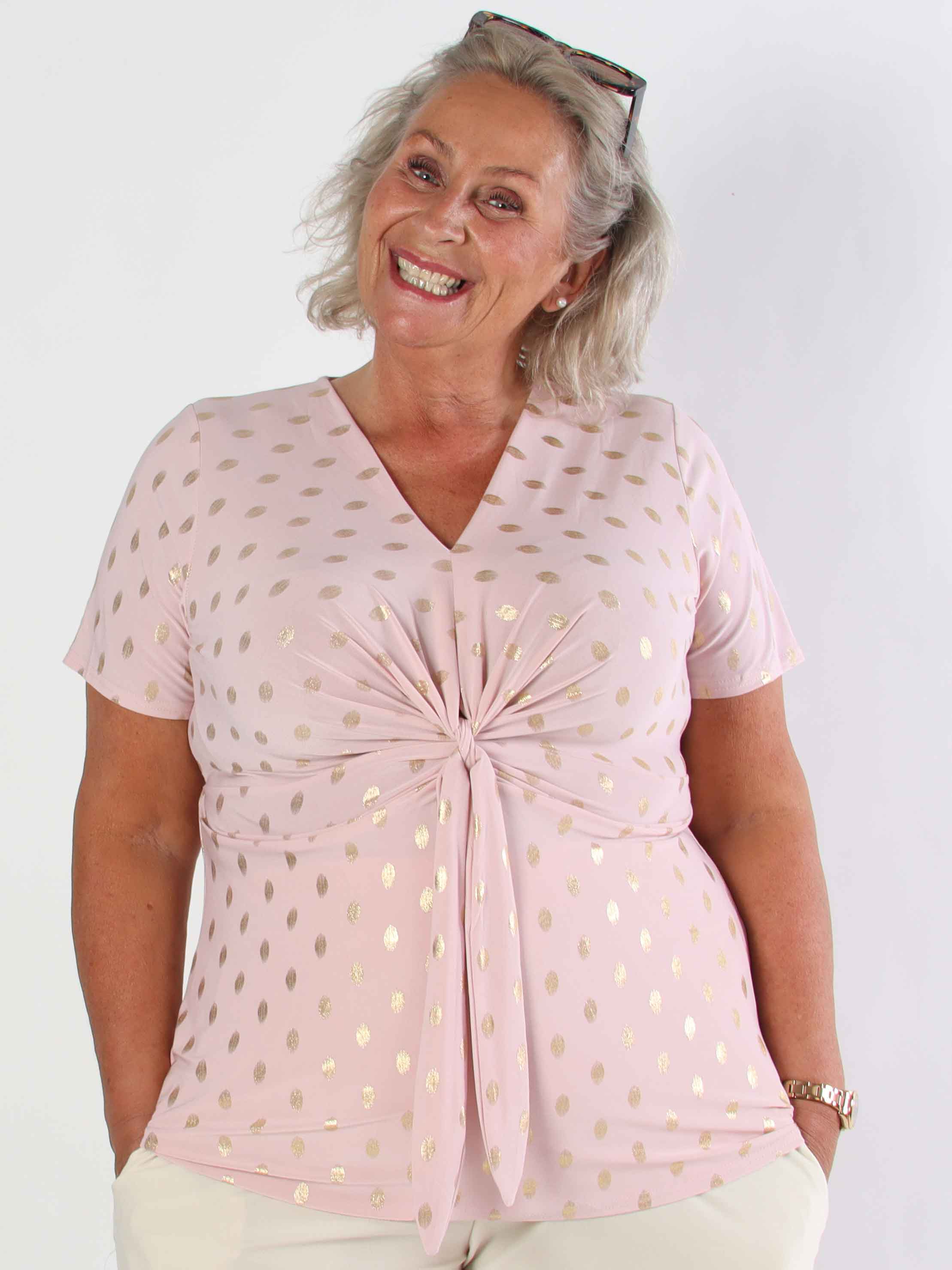 Molly Dot Shirt - Elastisk plus size blus med fin knytdetalj framtill