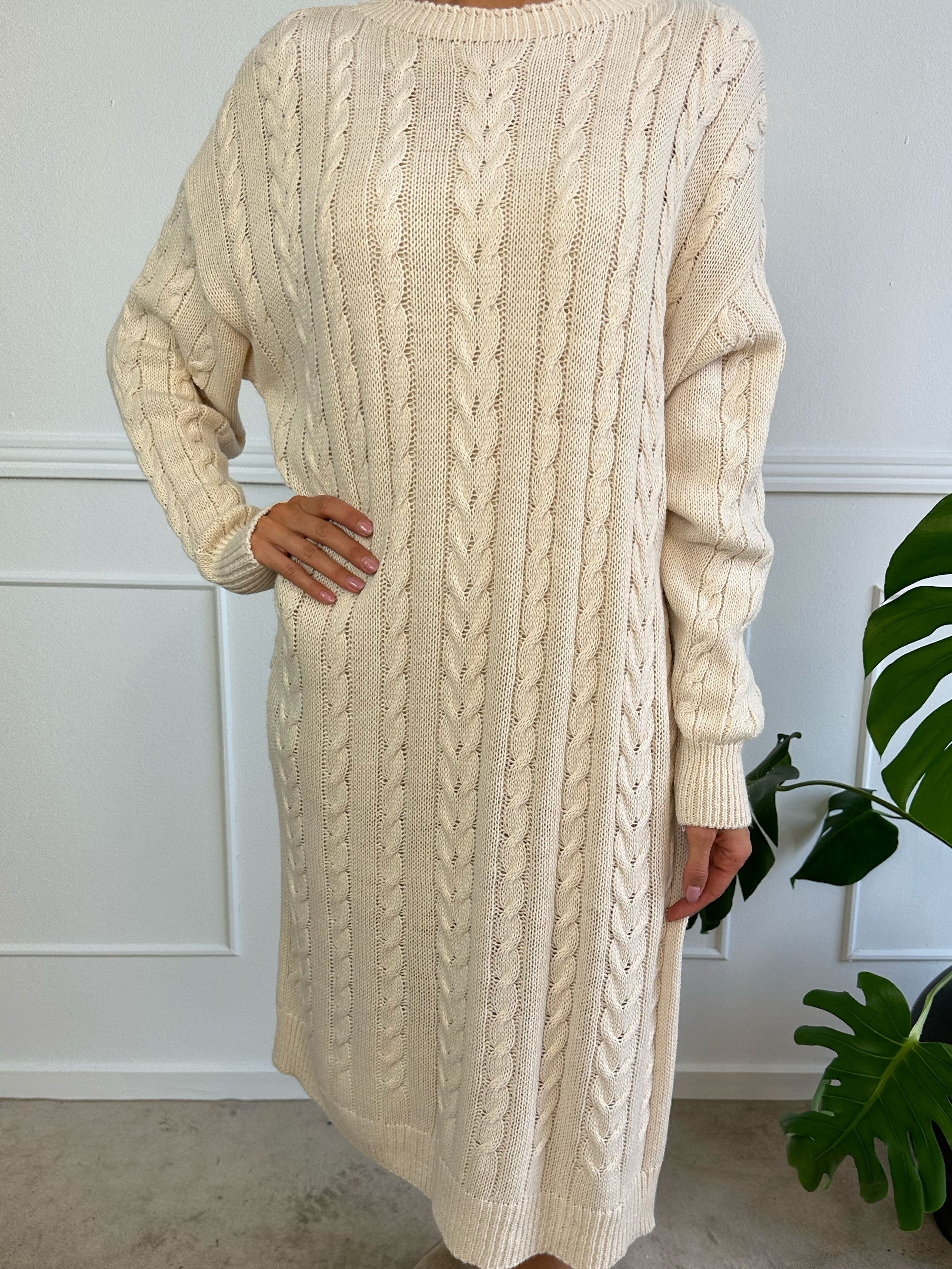 Karolina - Lång klänning med kabelstickning
