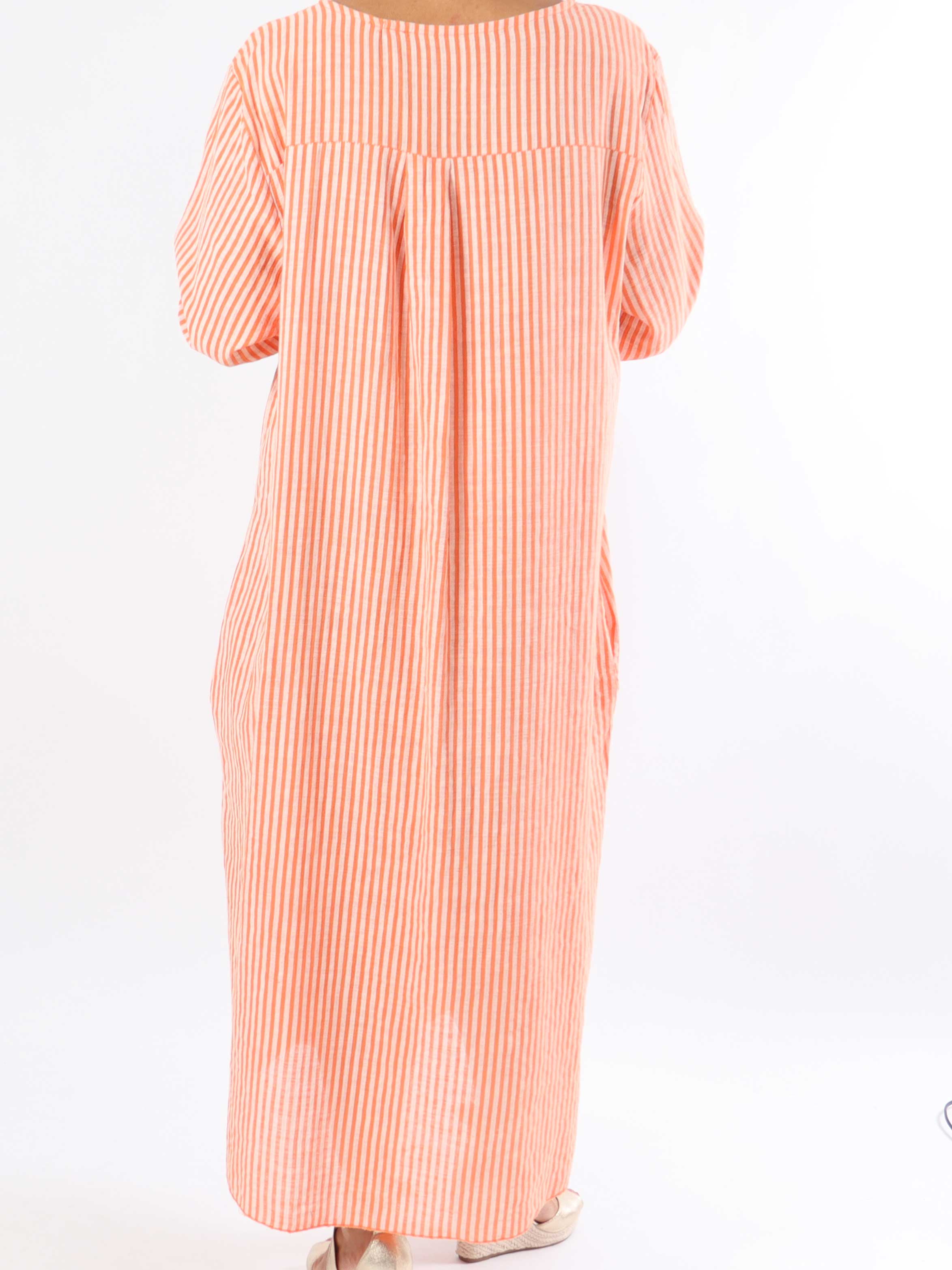 Arizona Stripe - Lång bomullsklänning i plus size i linne-liknande tyg
