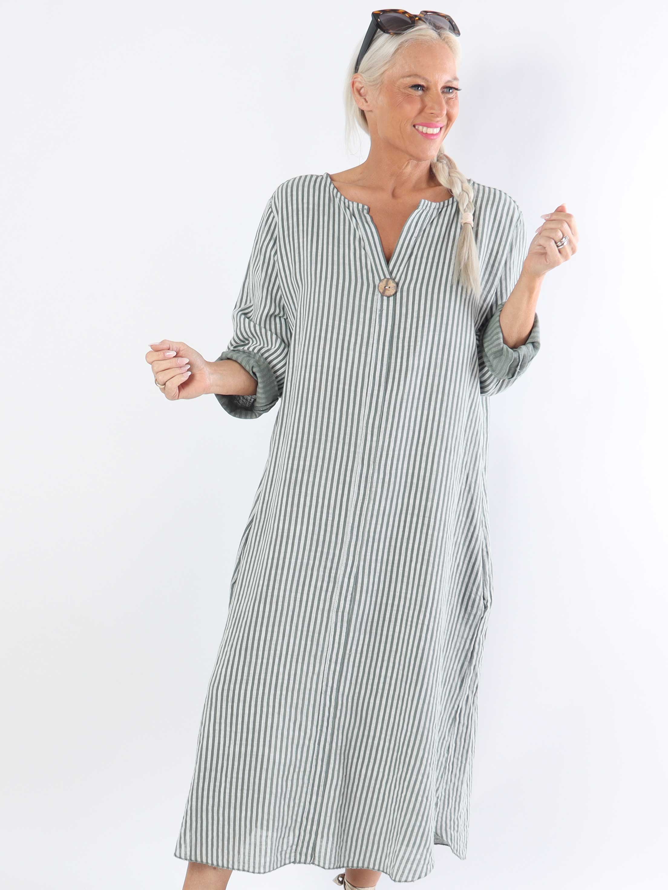 Arizona Stripe - Lång bomullsklänning i plus size i linne-liknande tyg