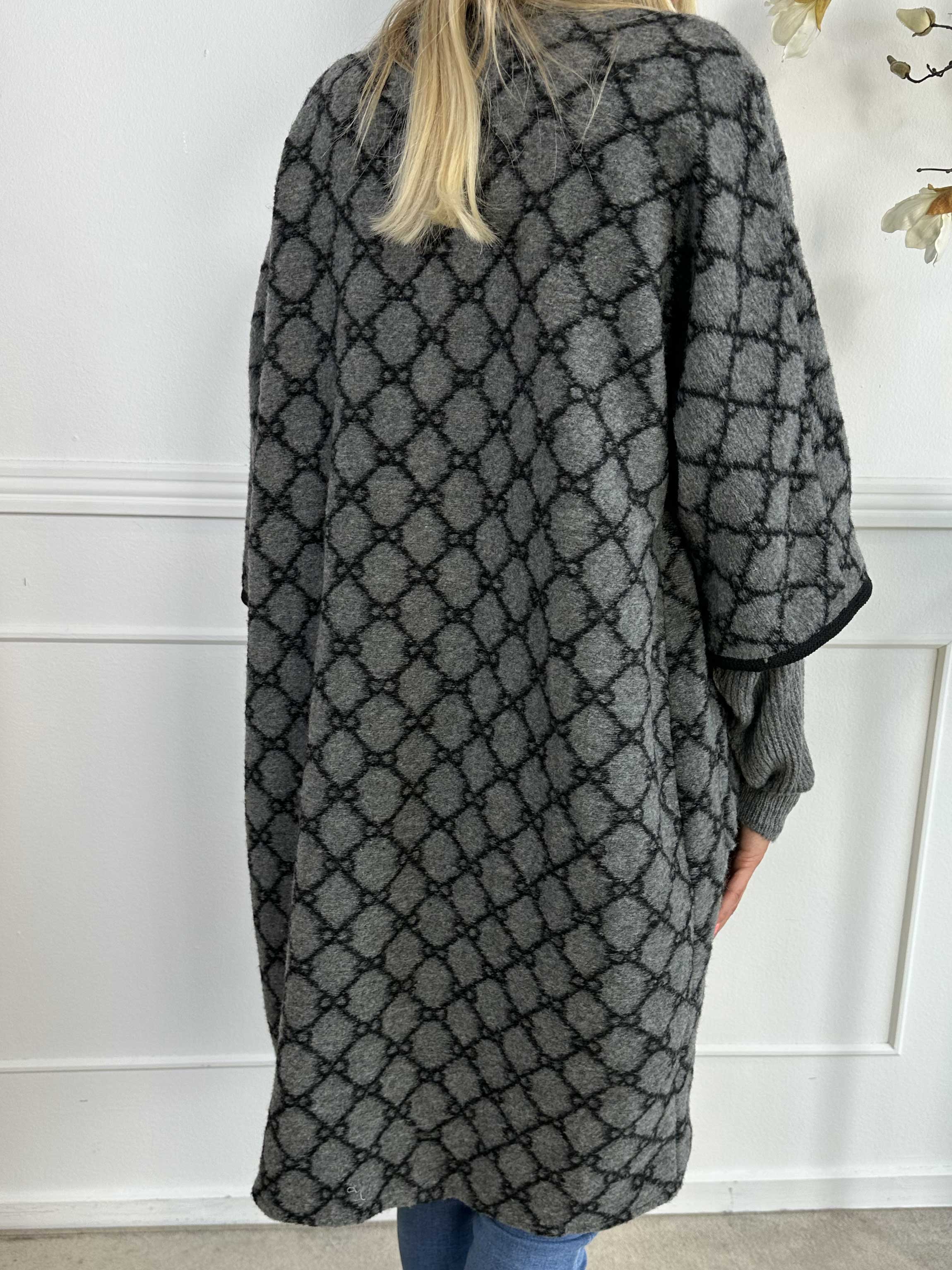 Arianna - Mönstrad kappa med ullfoder