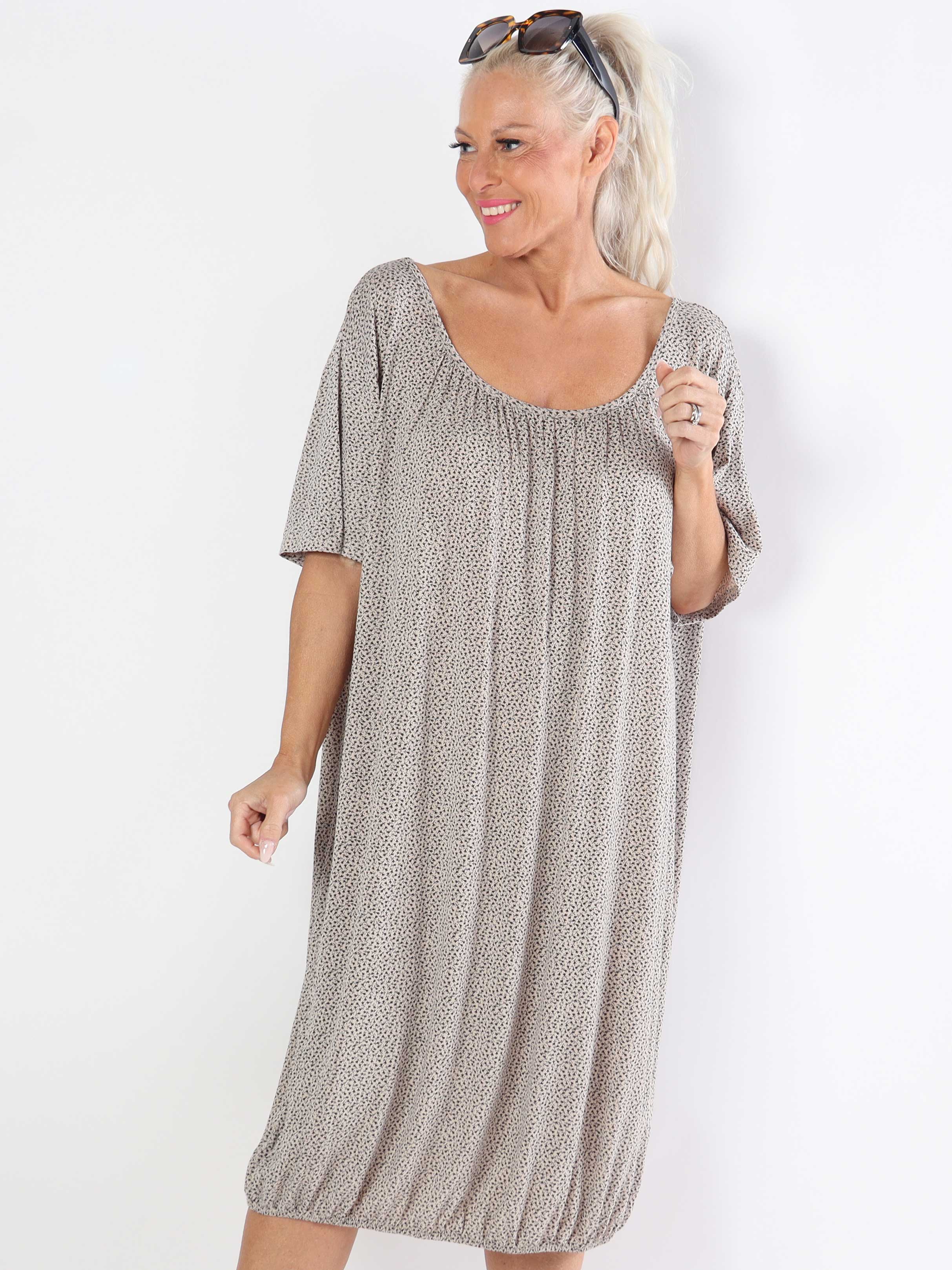 Miracle Flower Dress - Plus size-klänning i viskos med resår i nederkanten