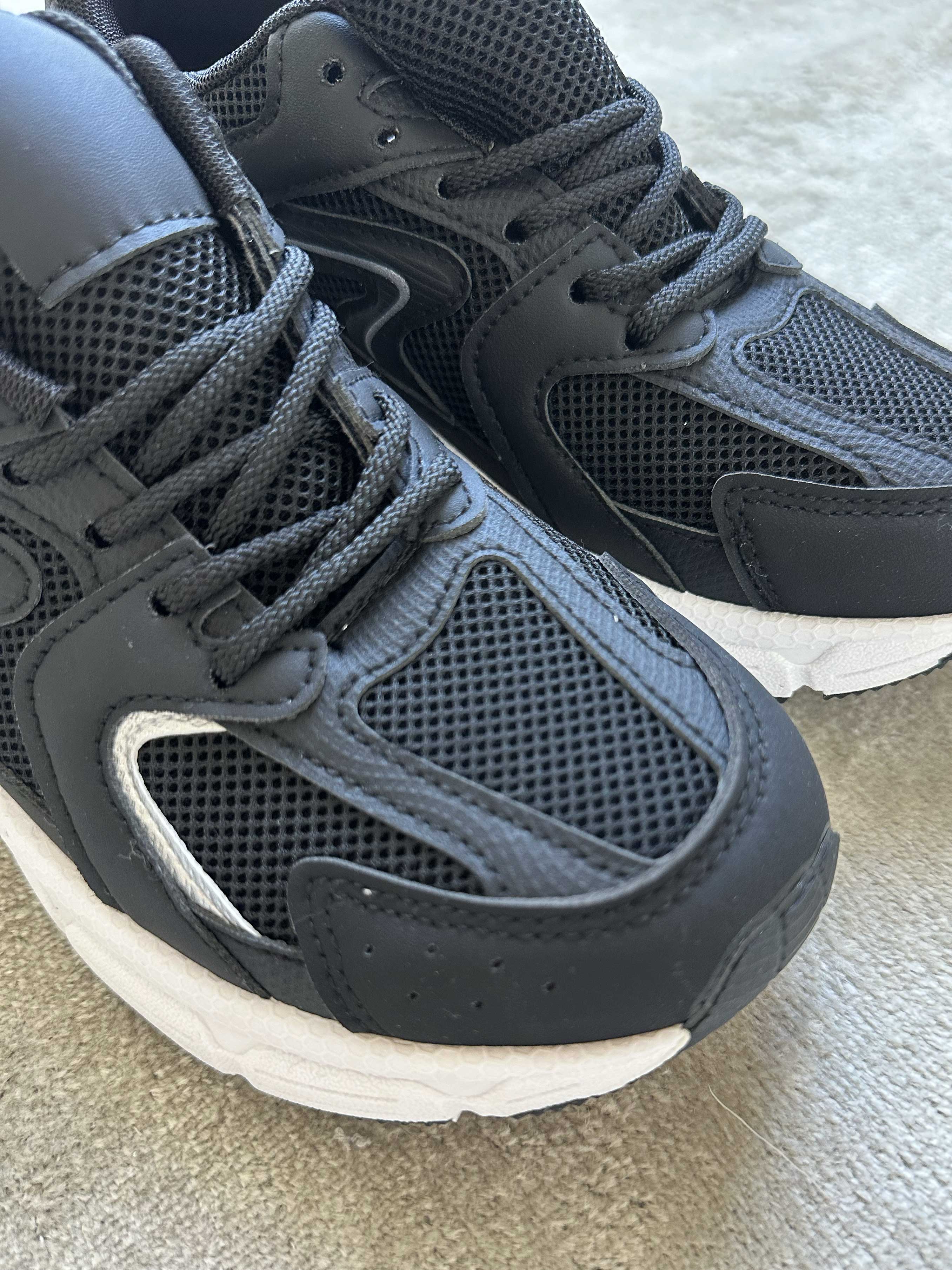 Scalea - Sportiga sneakers med vit sula