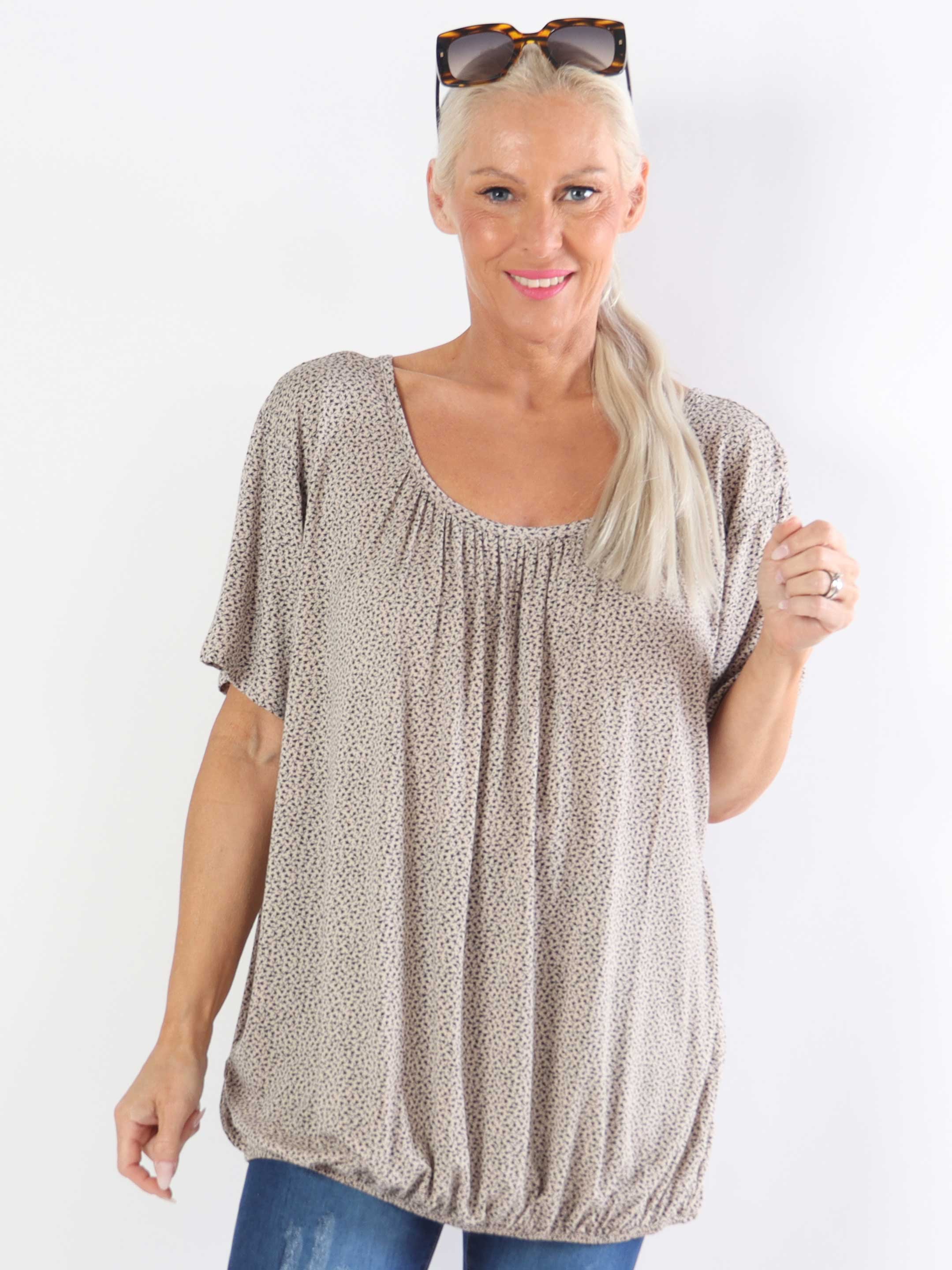 Miracle Flower T-shirt - Viskosblus i plus size med resår i nederkanten
