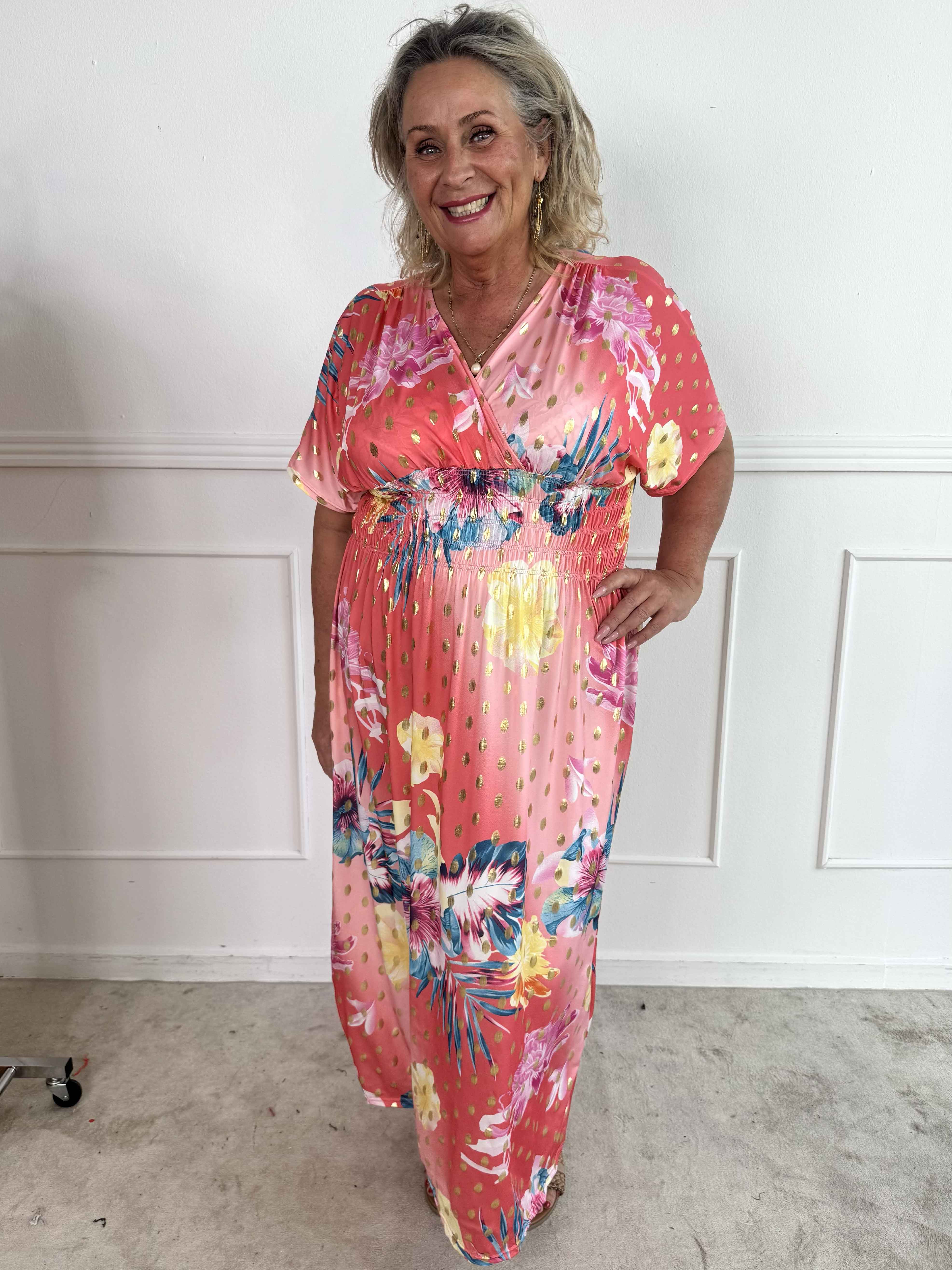 Pams Hawaii - Lång plus size klänning i stretchtyg med blommönster