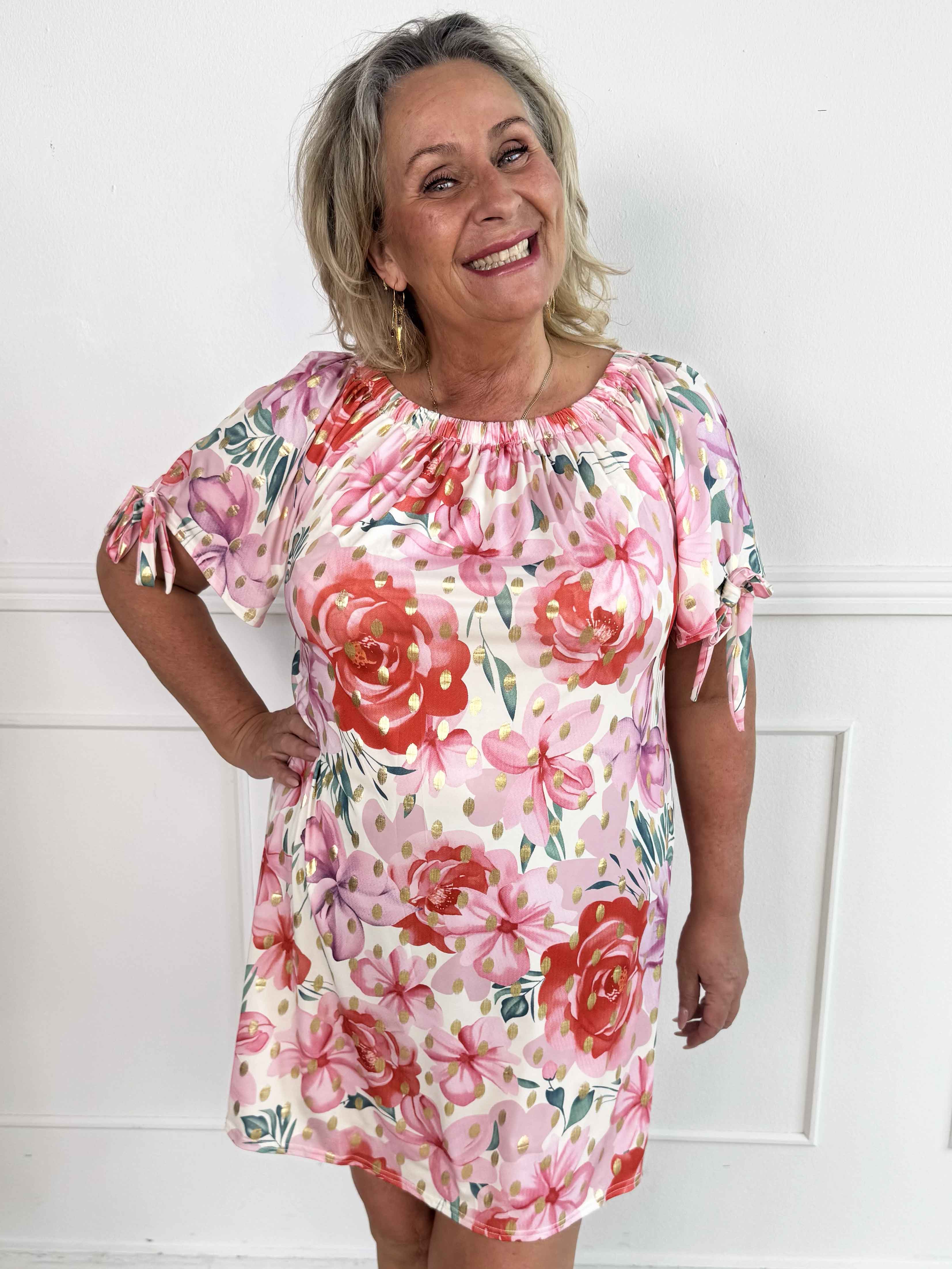 Sofia - Söt plus size blommig klänning med resår i halsen