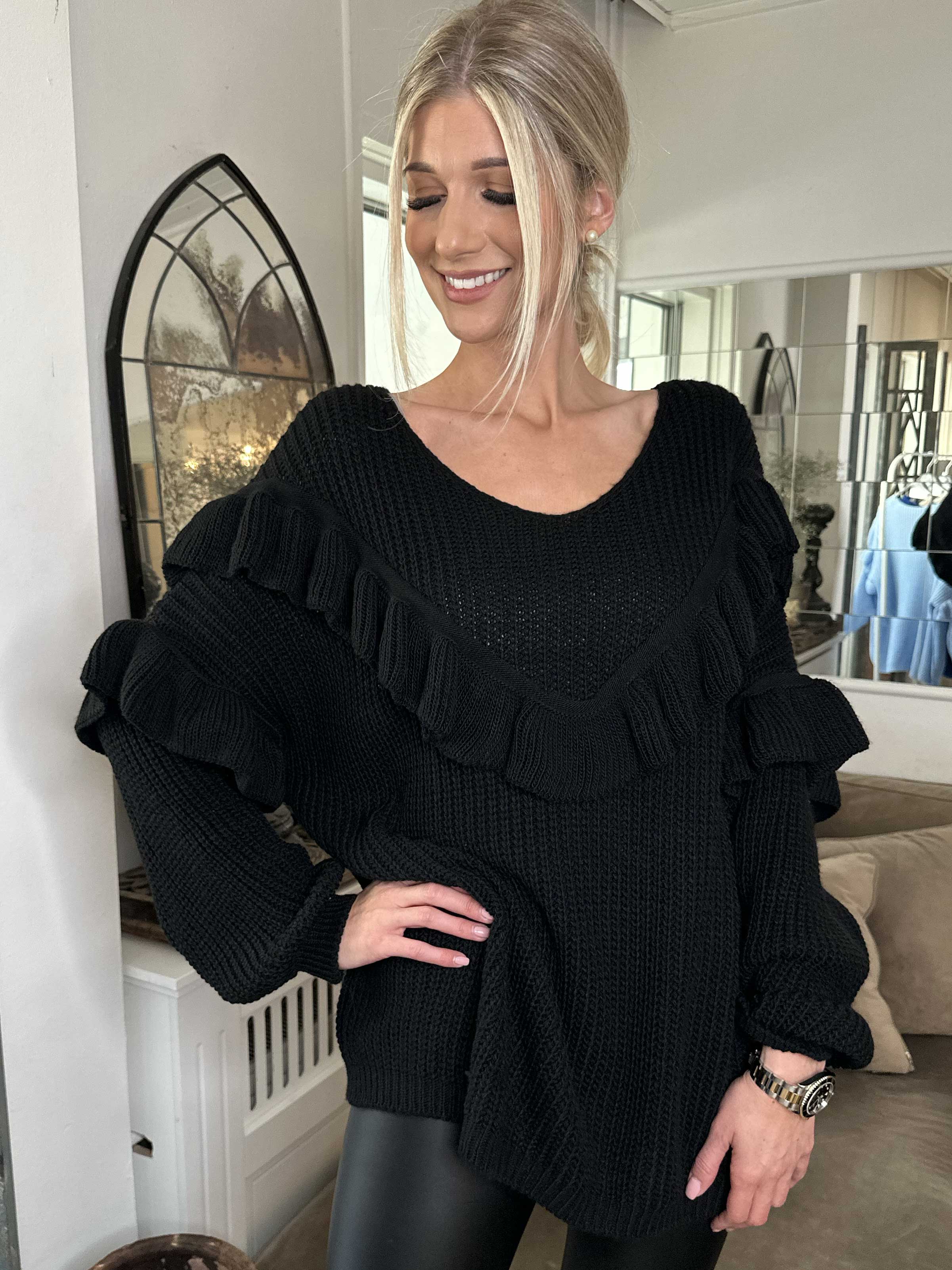 Ellis - Snygg stickad tröja med fina volangdetaljer