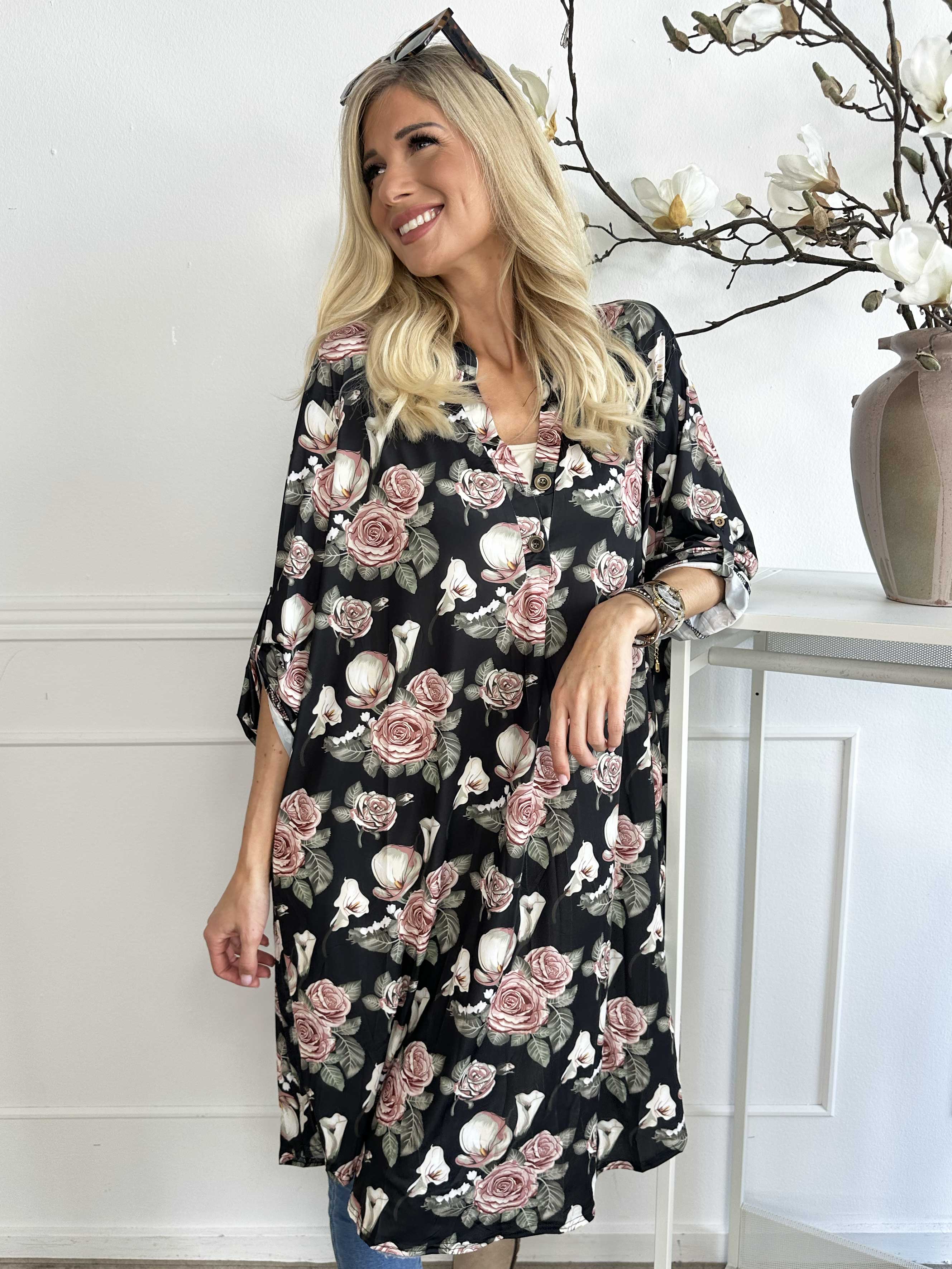 Ebba Flower Long - Söt blommig klänning i elastiskt tyg